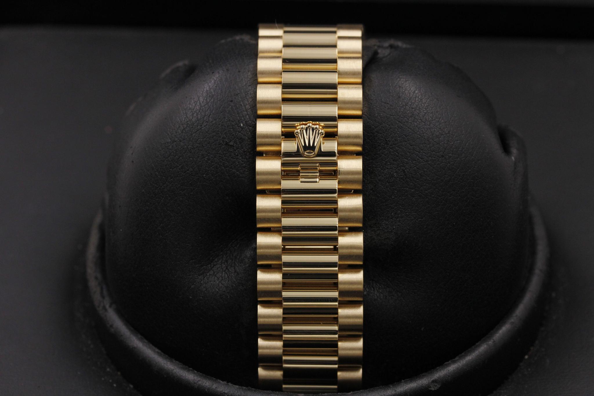 Watch Image 8