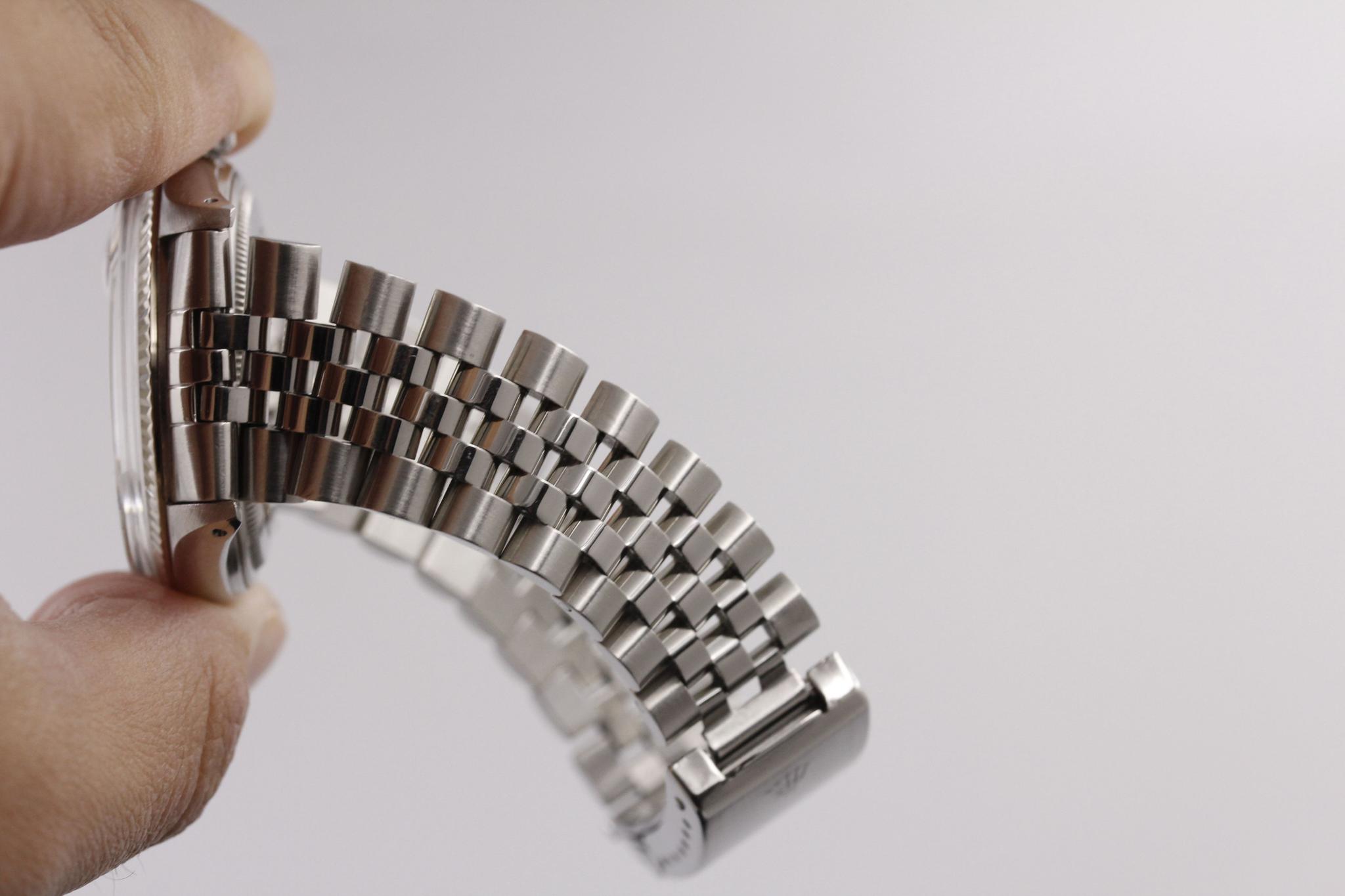 Watch Image 10