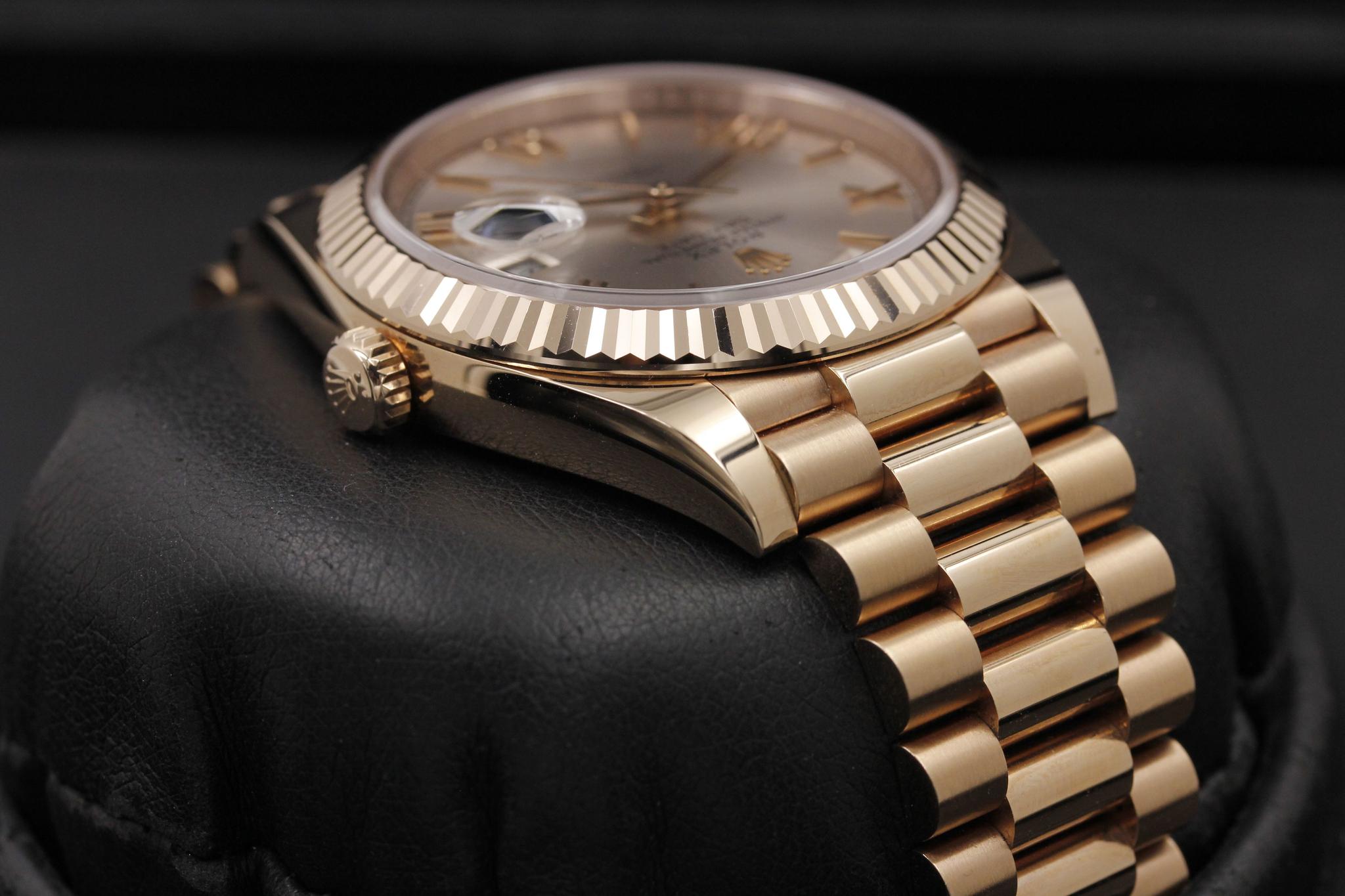 Watch Image 4