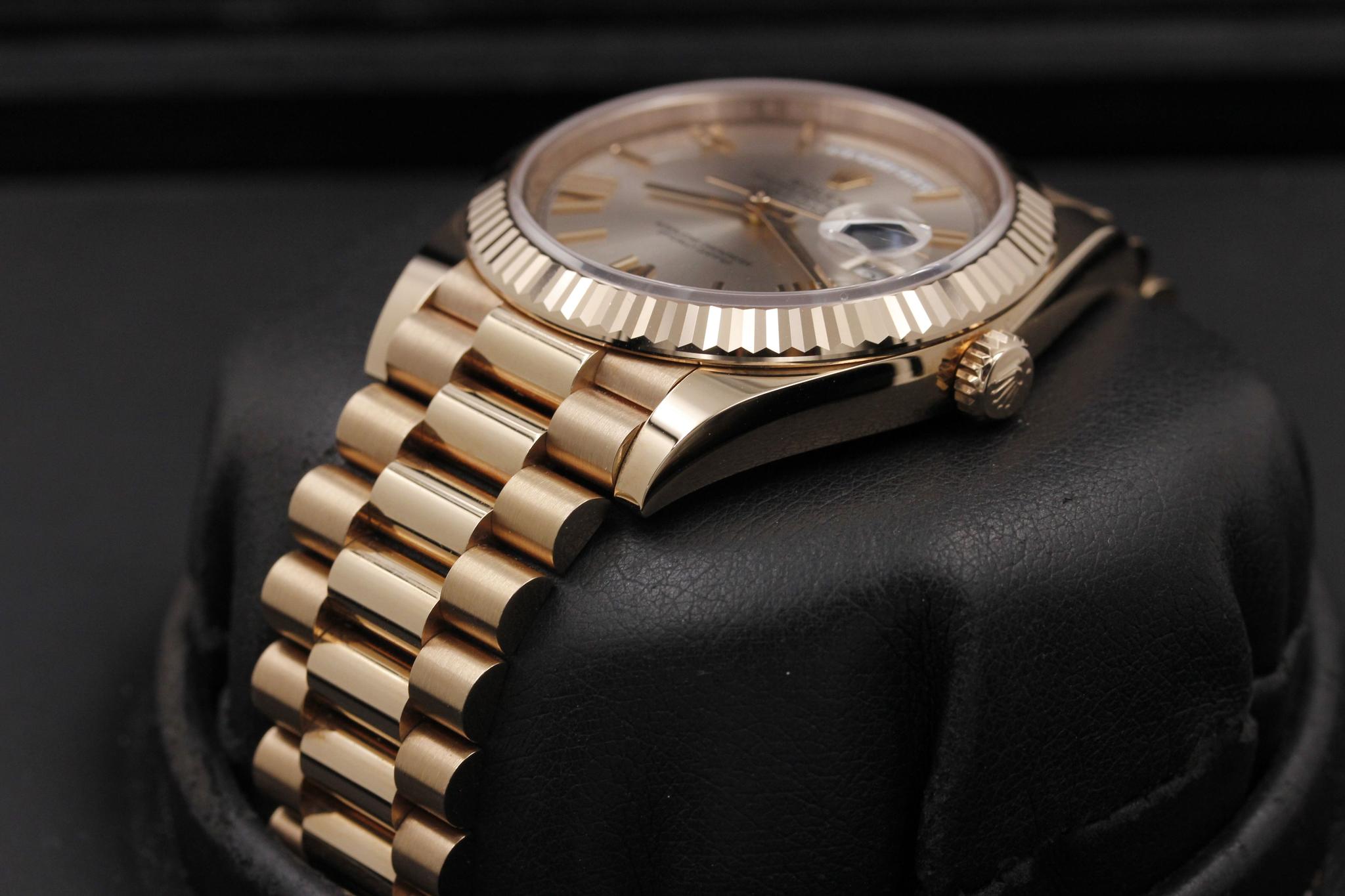 Watch Image 2