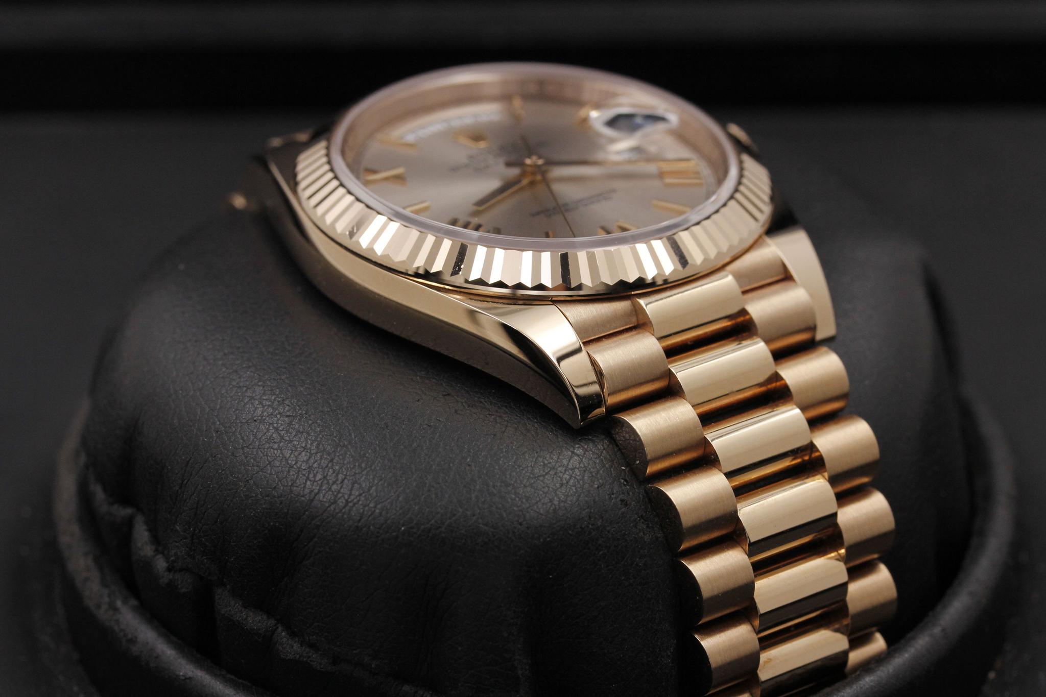 Watch Image 6