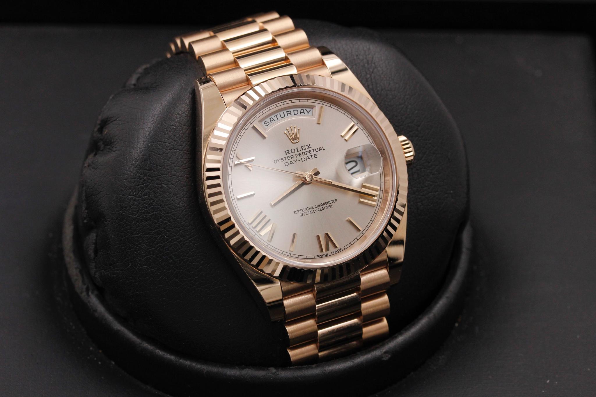 Watch Image 10