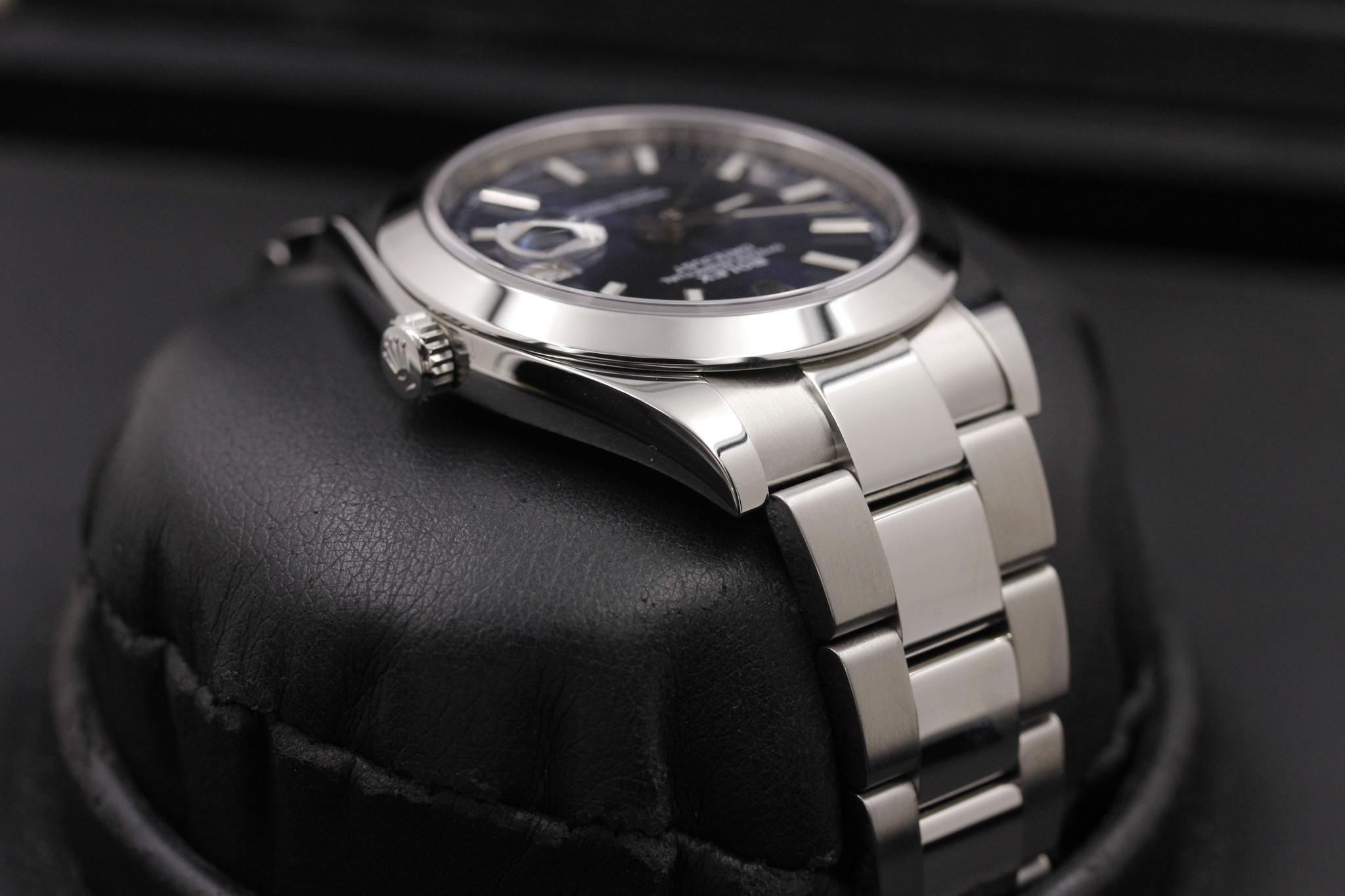 Watch Image 4