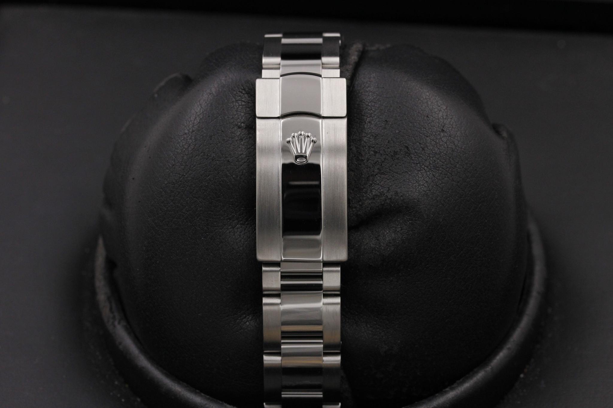 Watch Image 7