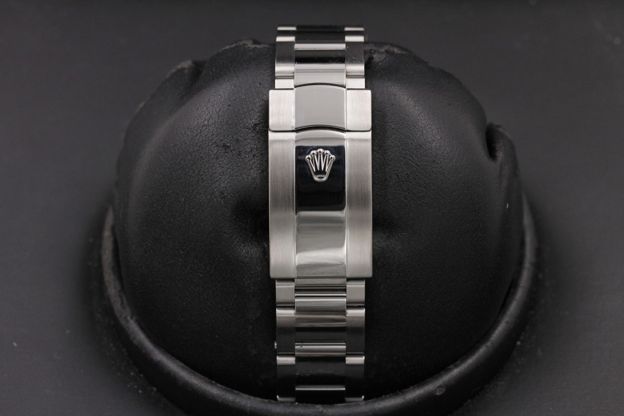 Watch Image 8