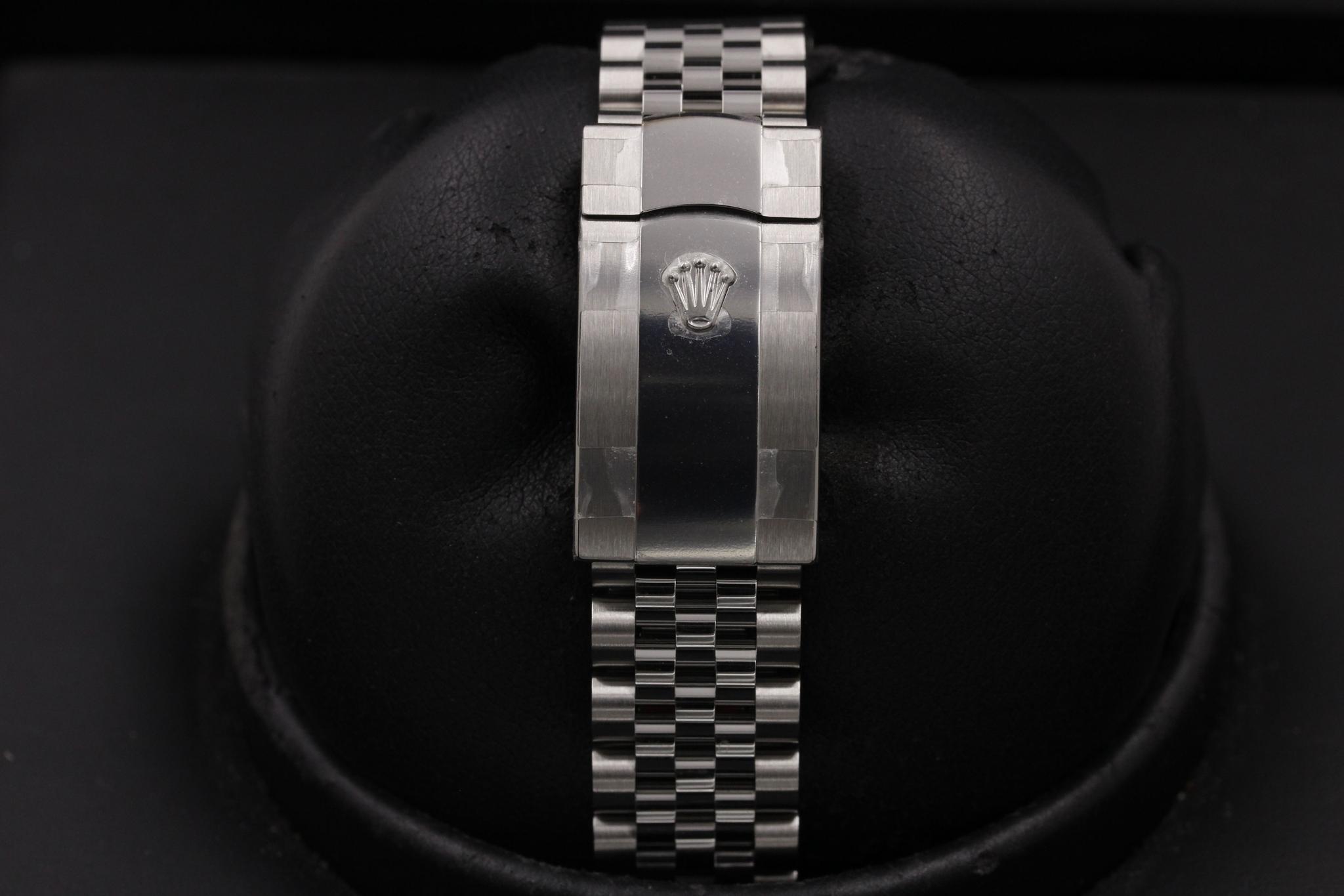 Watch Image 8