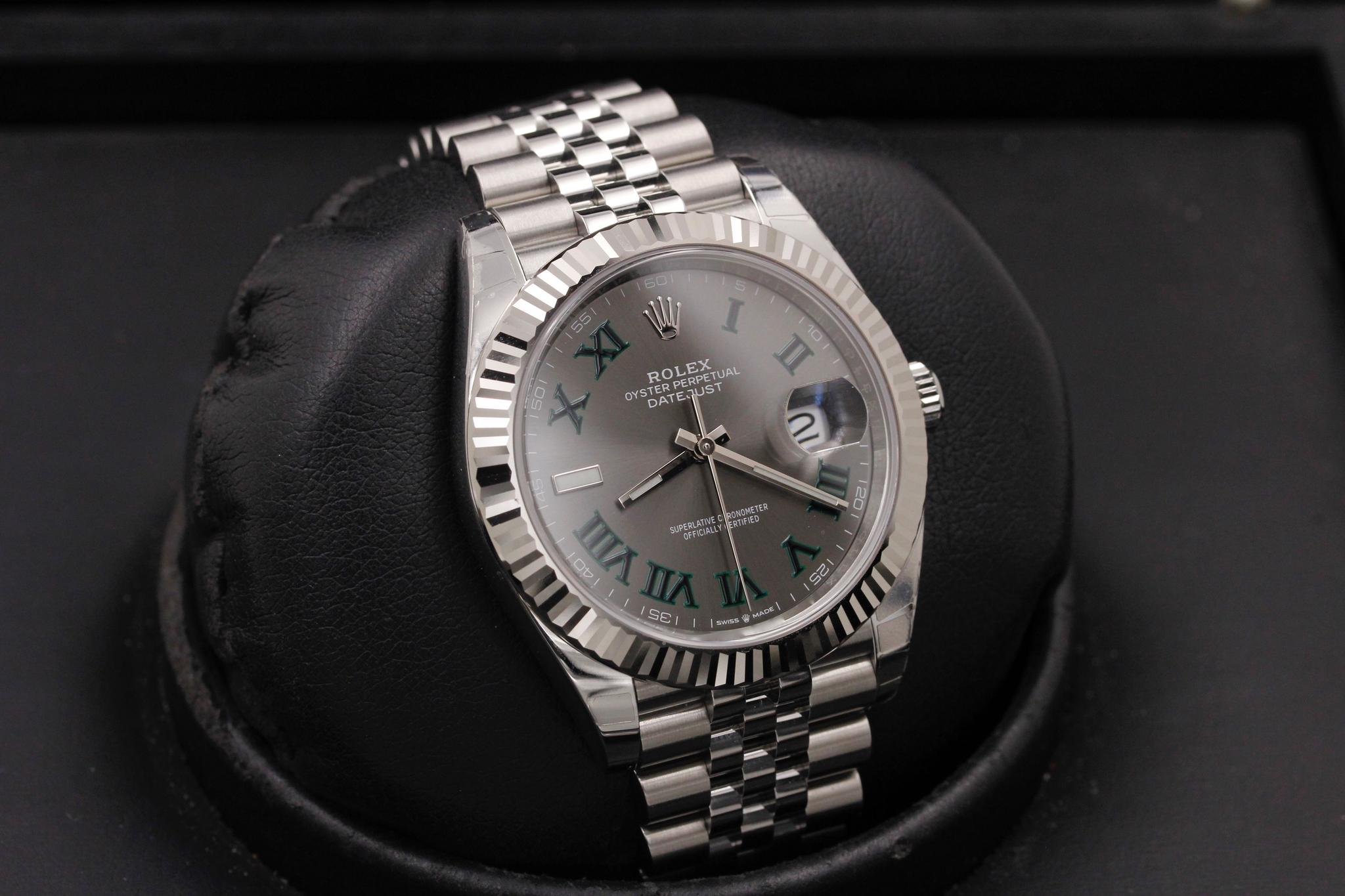 Watch Image 10