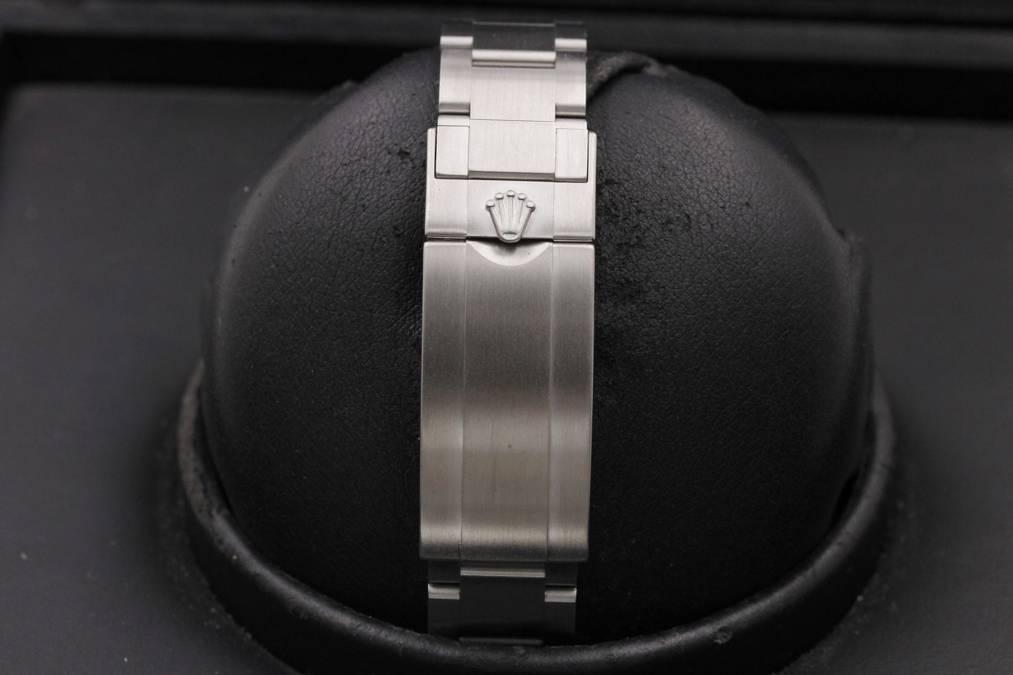 Watch Image 8