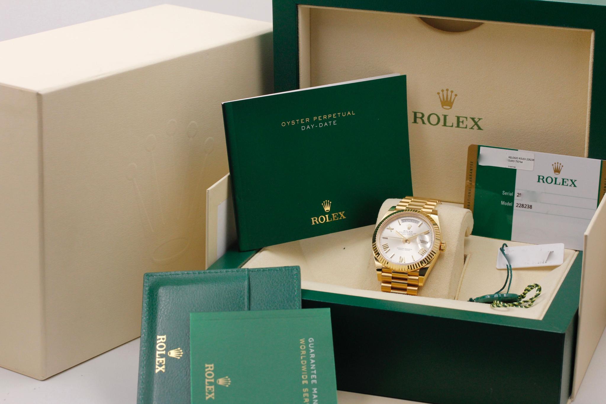 Watch Image 10