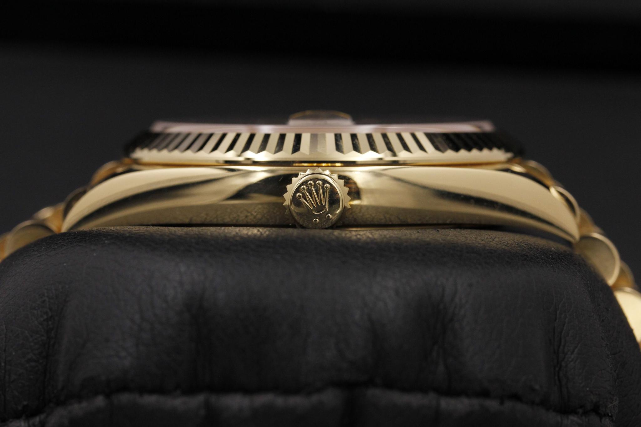 Watch Image 3