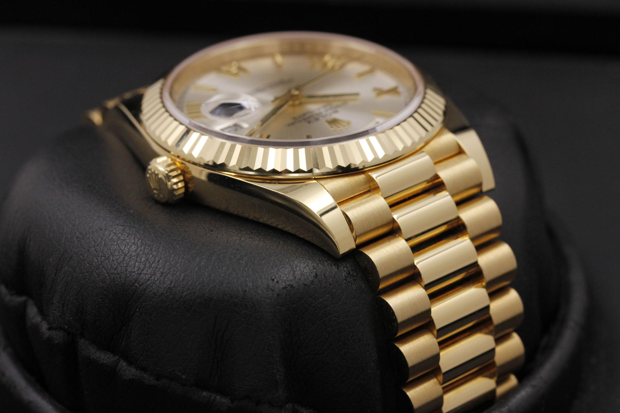 Watch Image 4