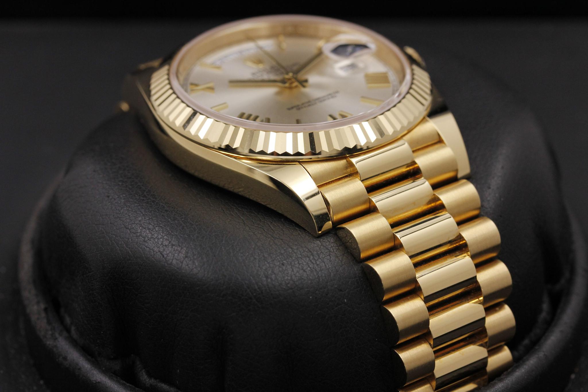 Watch Image 6