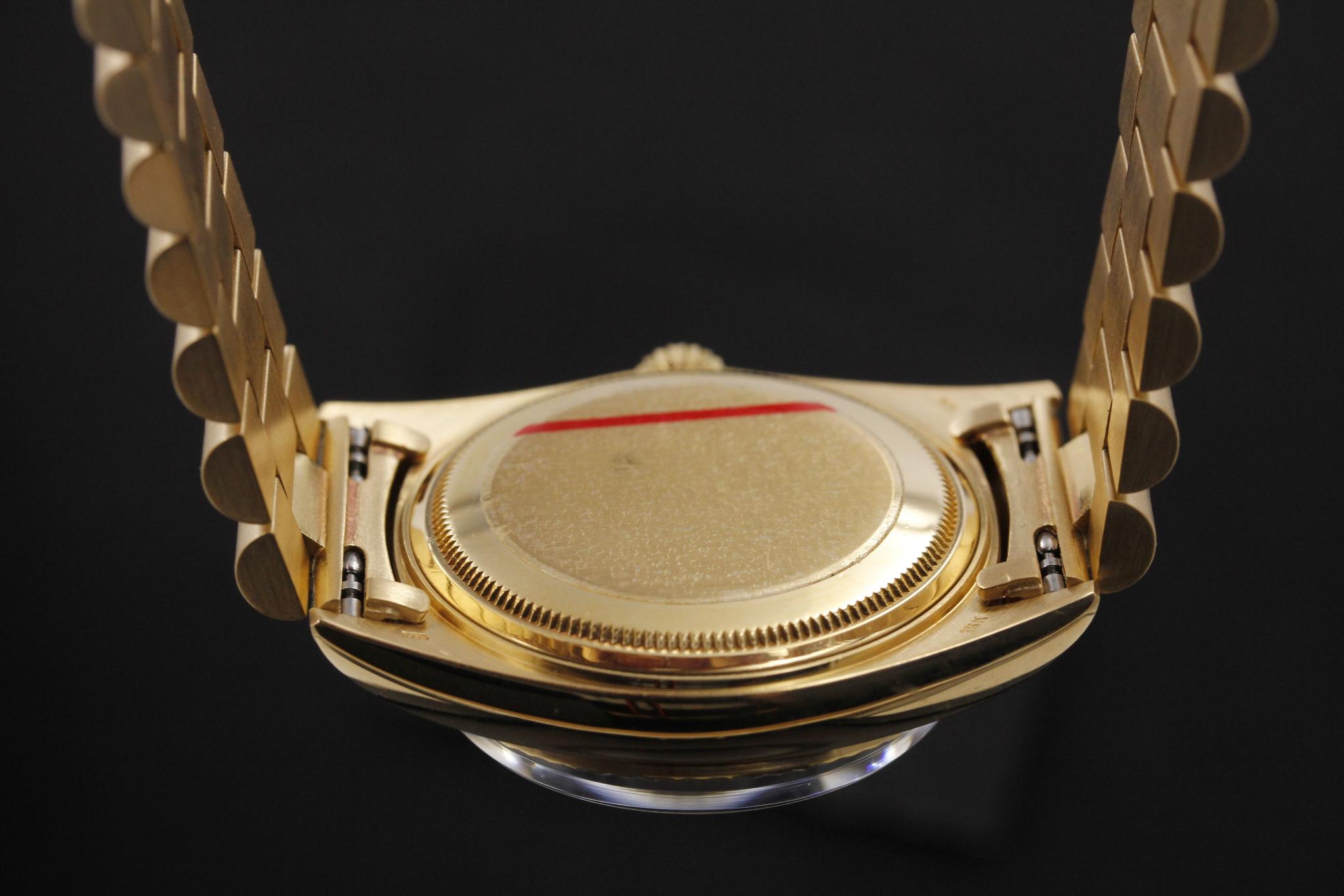 Watch Image 11