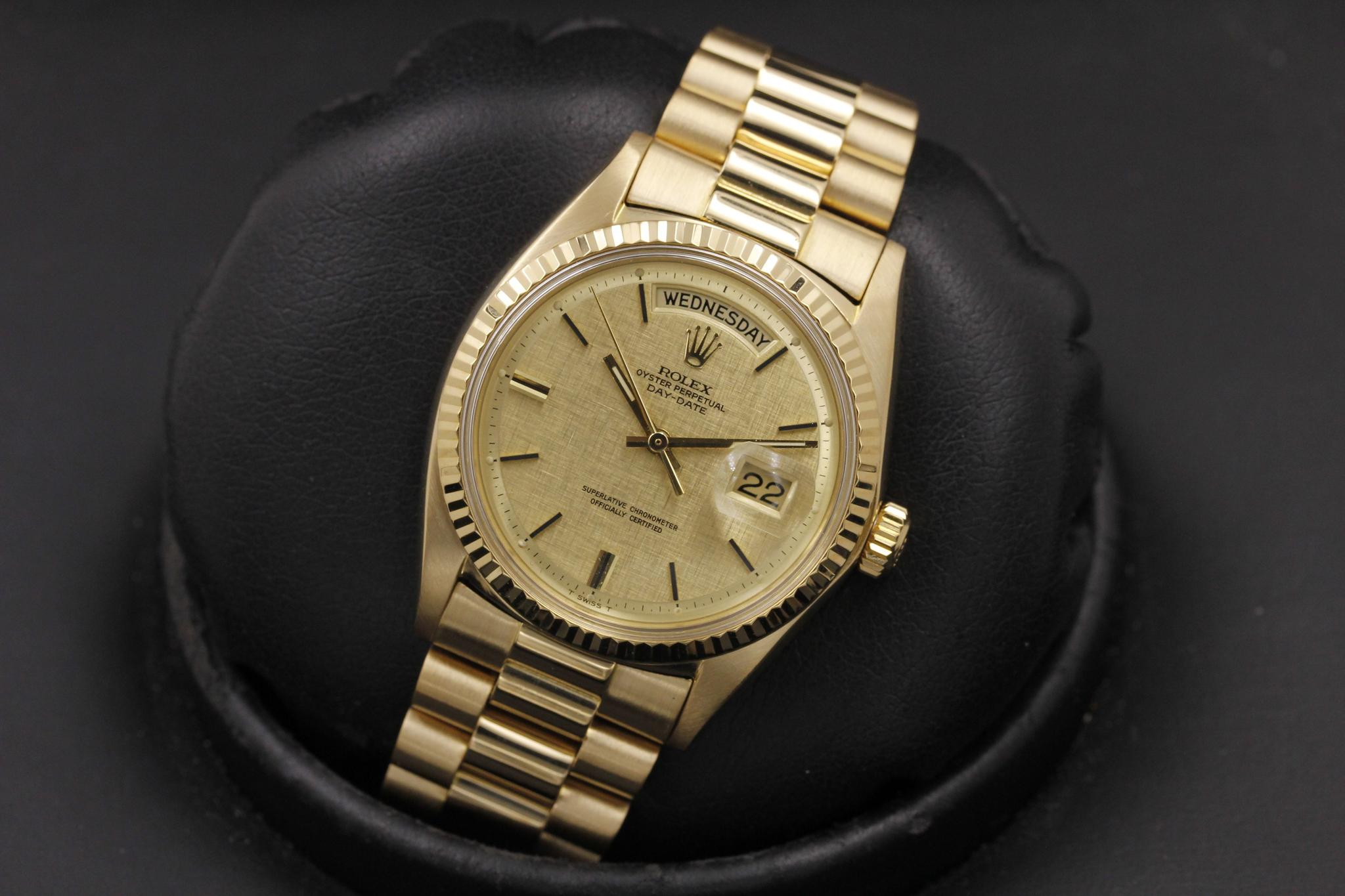 Watch Image 12