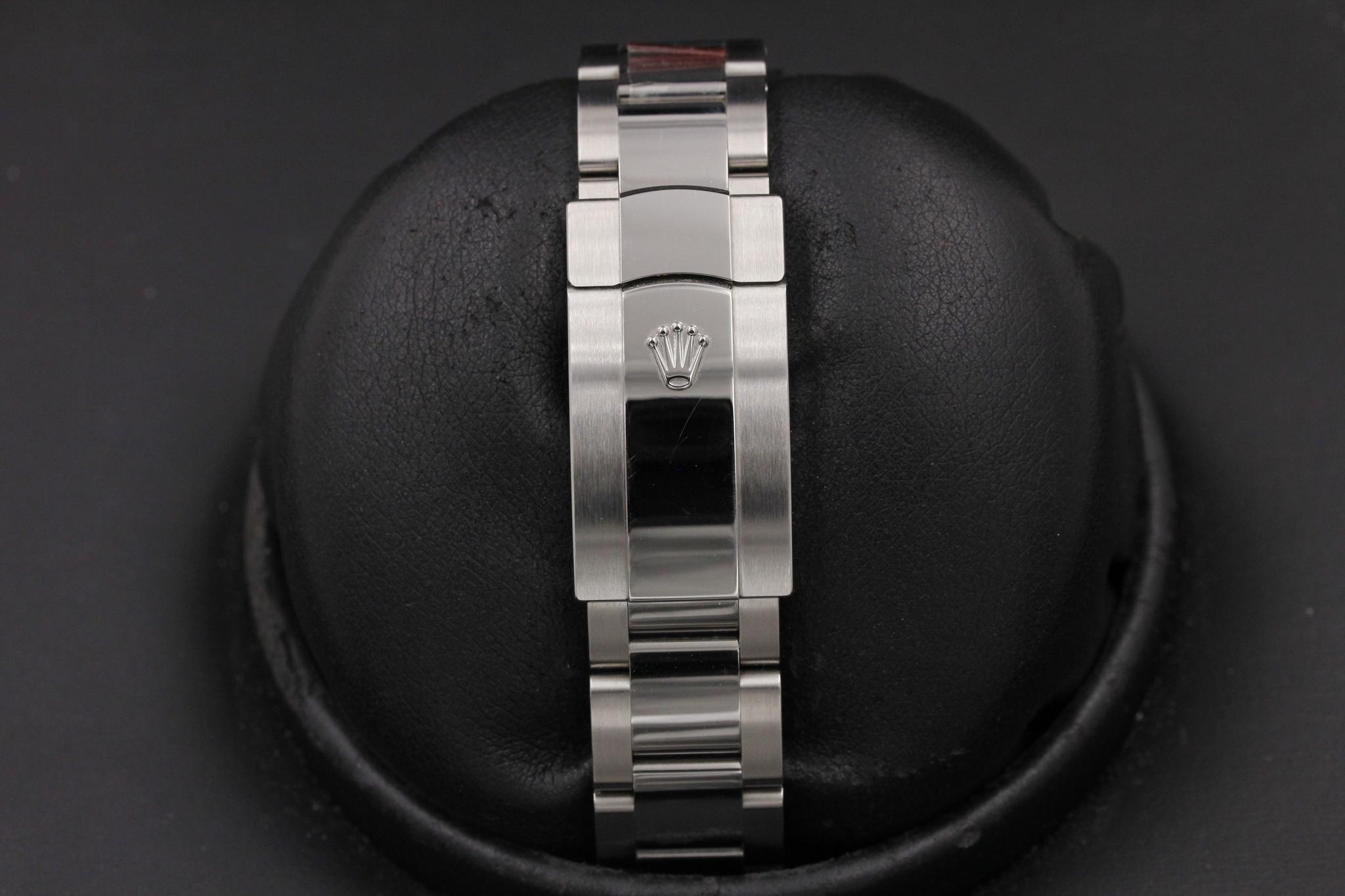 Watch Image 8