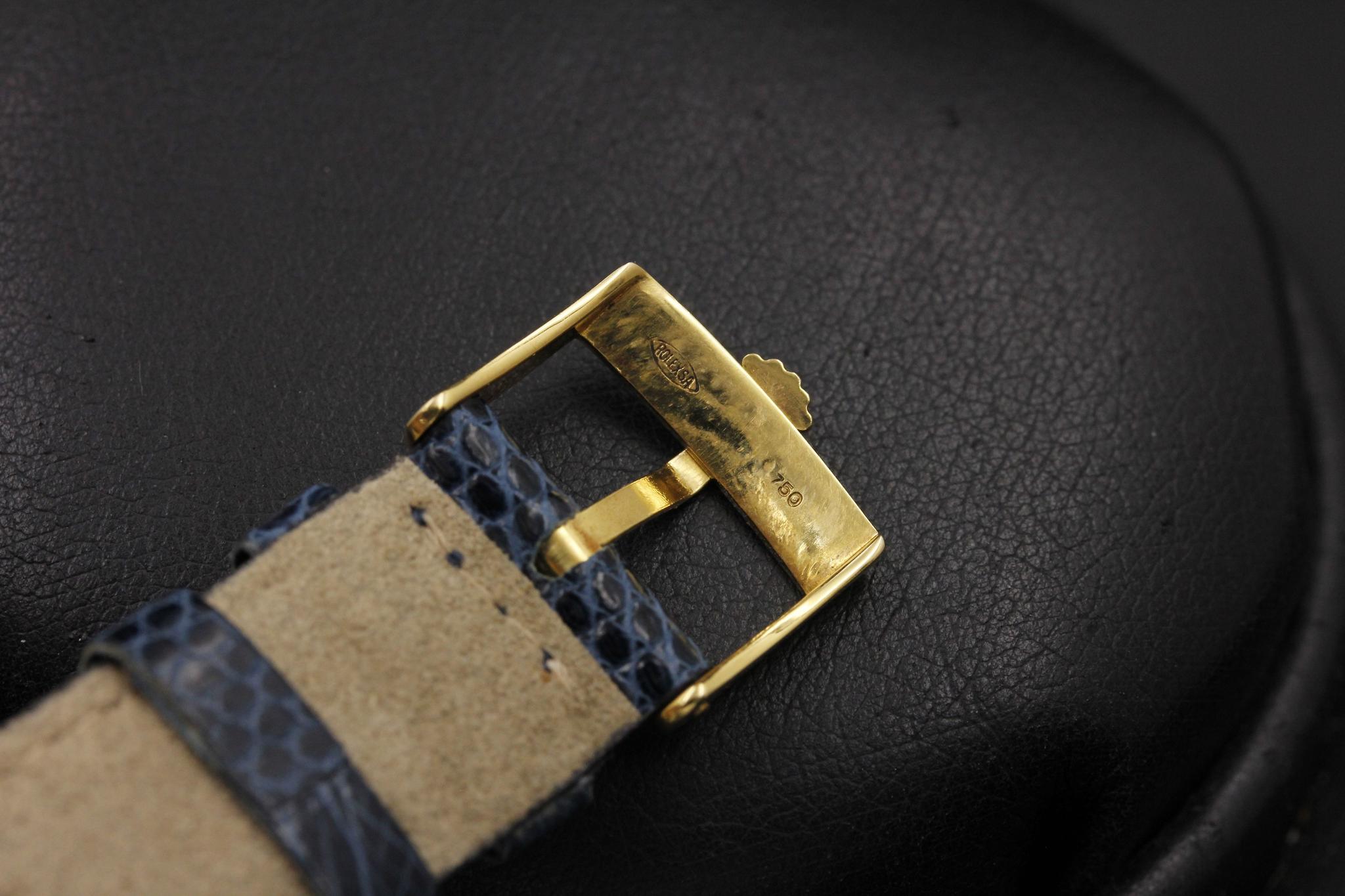Watch Image 12