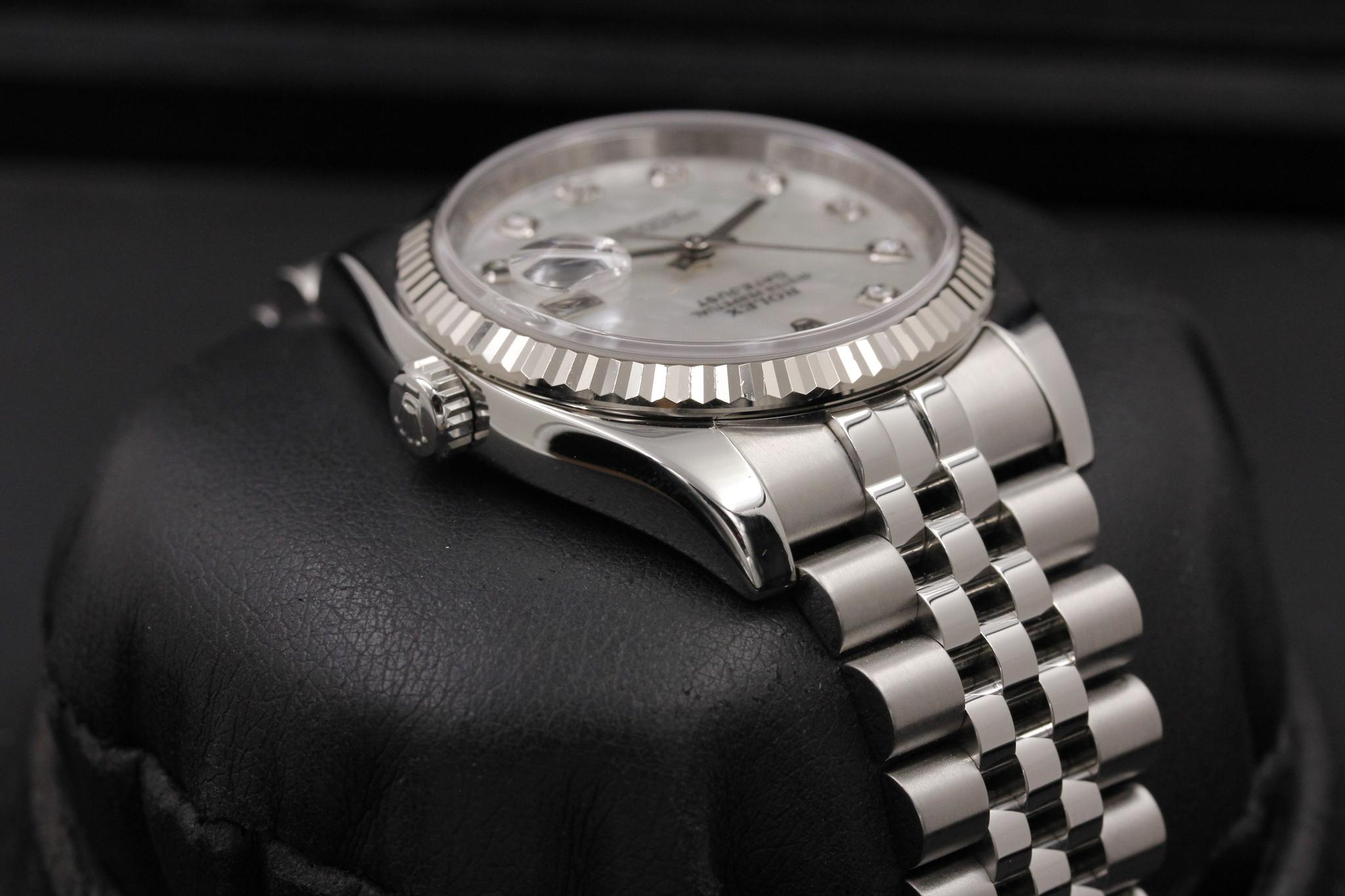 Watch Image 4