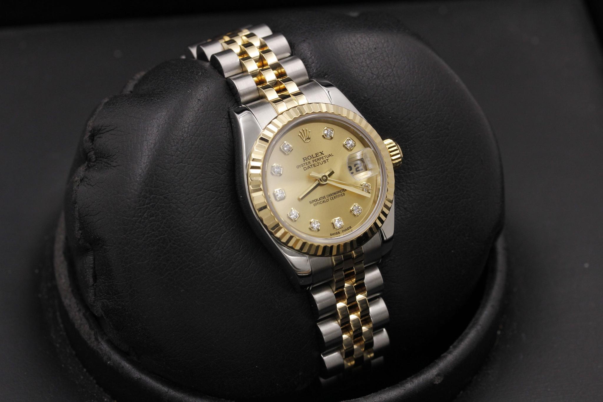 Watch Image 11