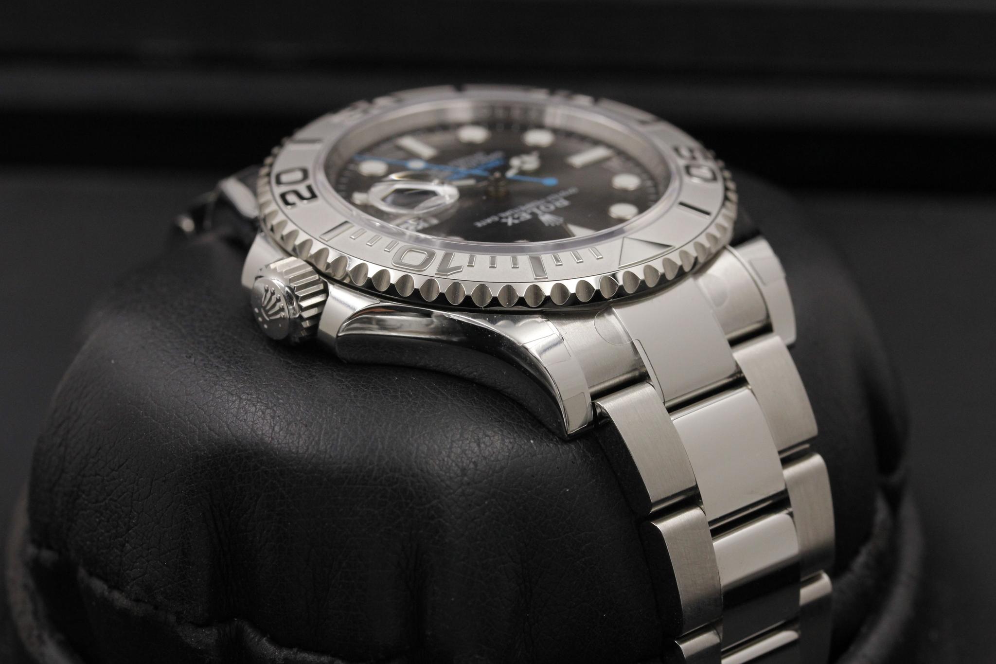 Watch Image 4
