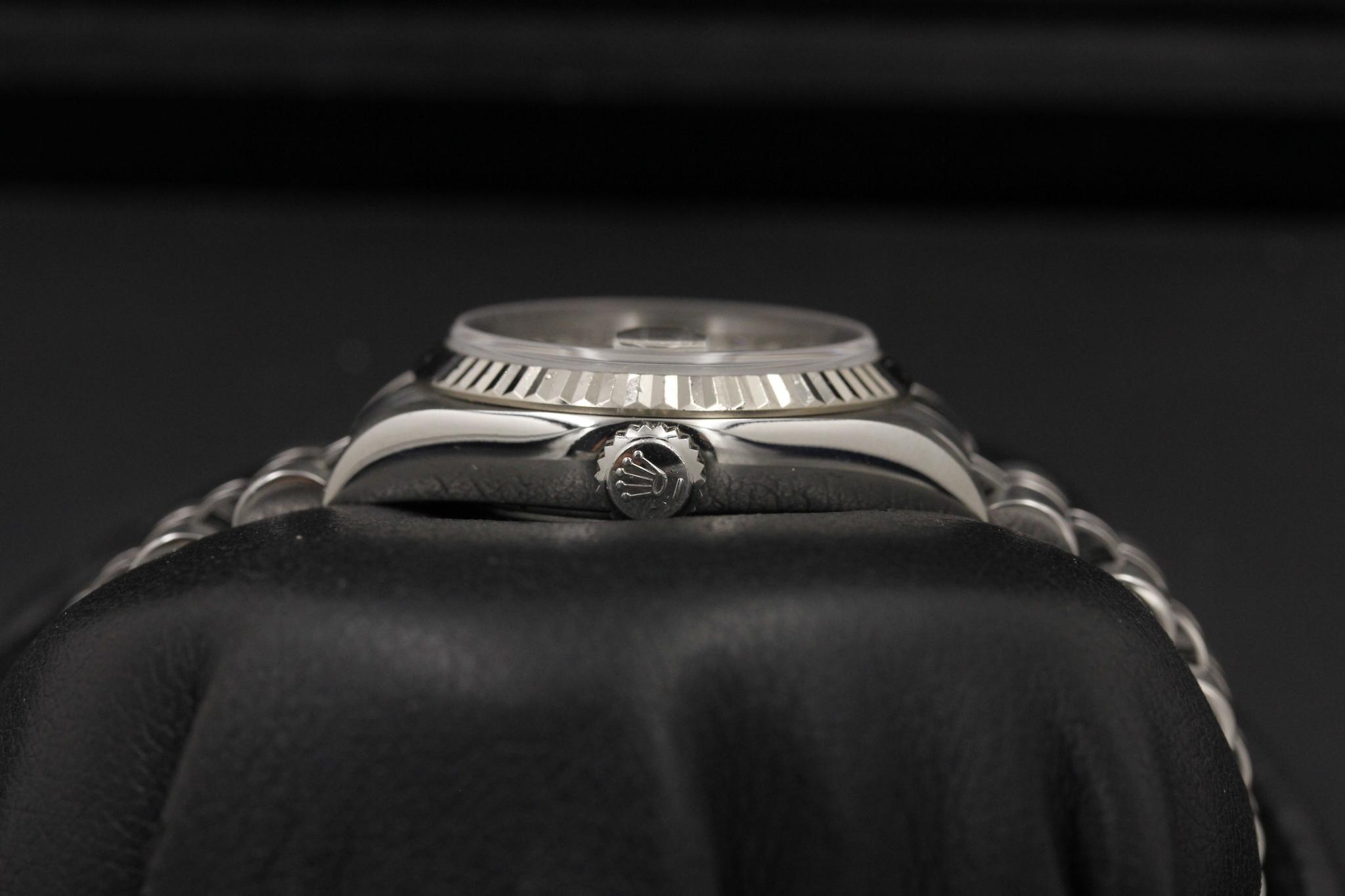 Watch Image 4