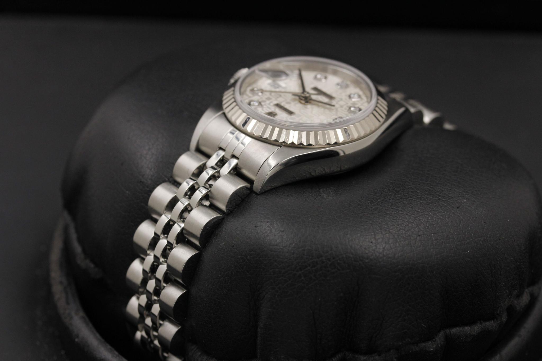 Watch Image 6