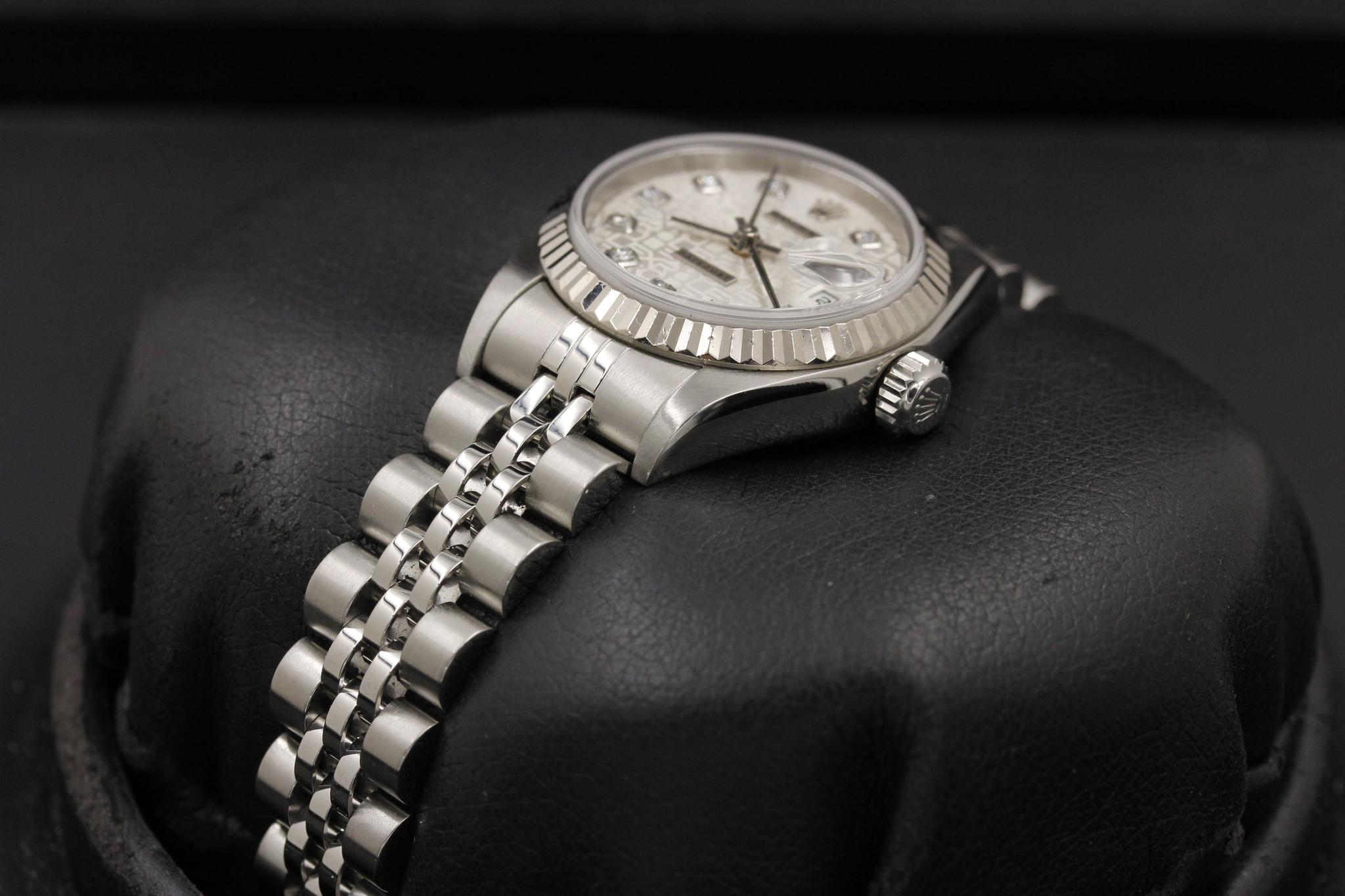Watch Image 3