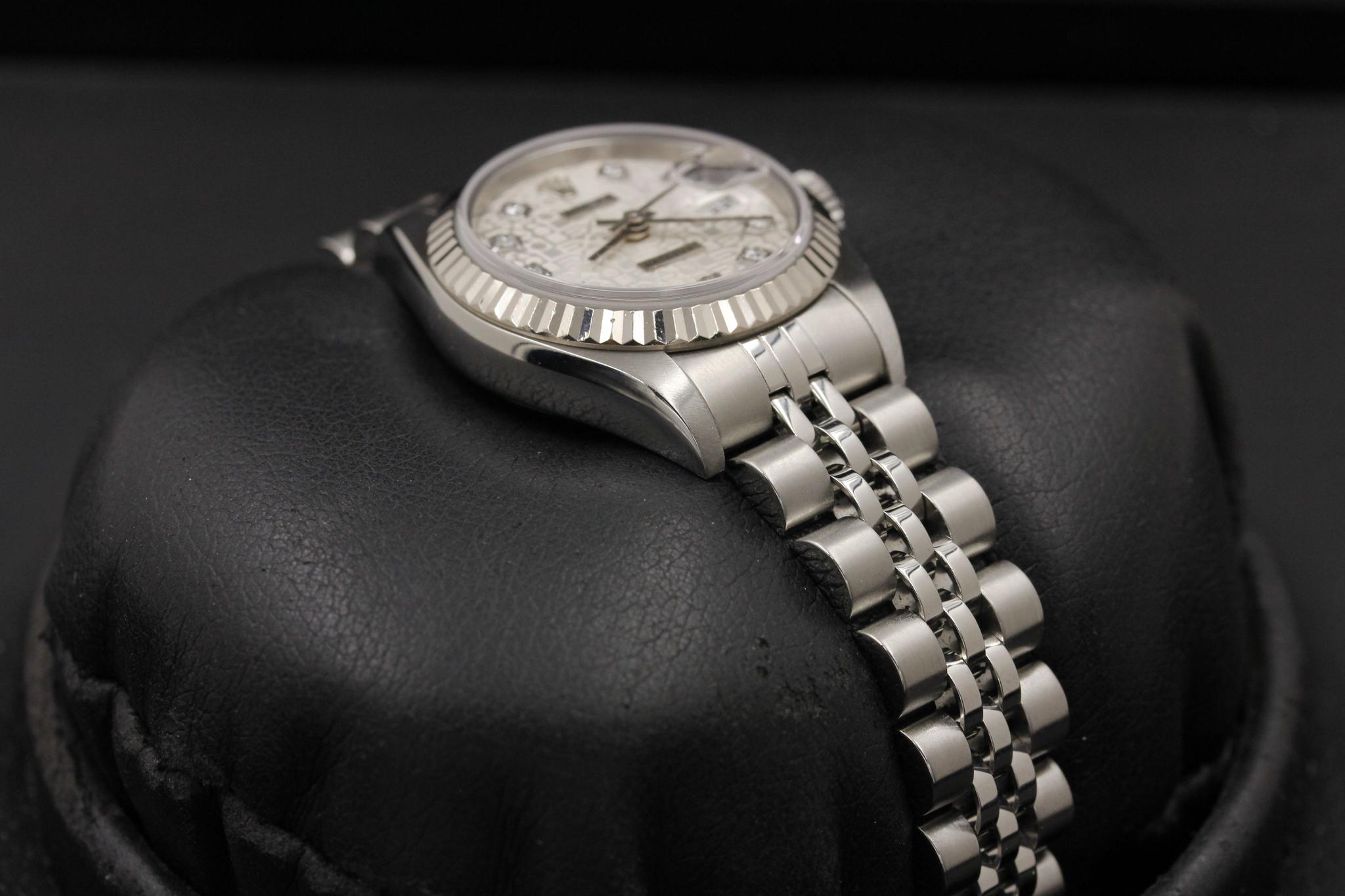 Watch Image 7
