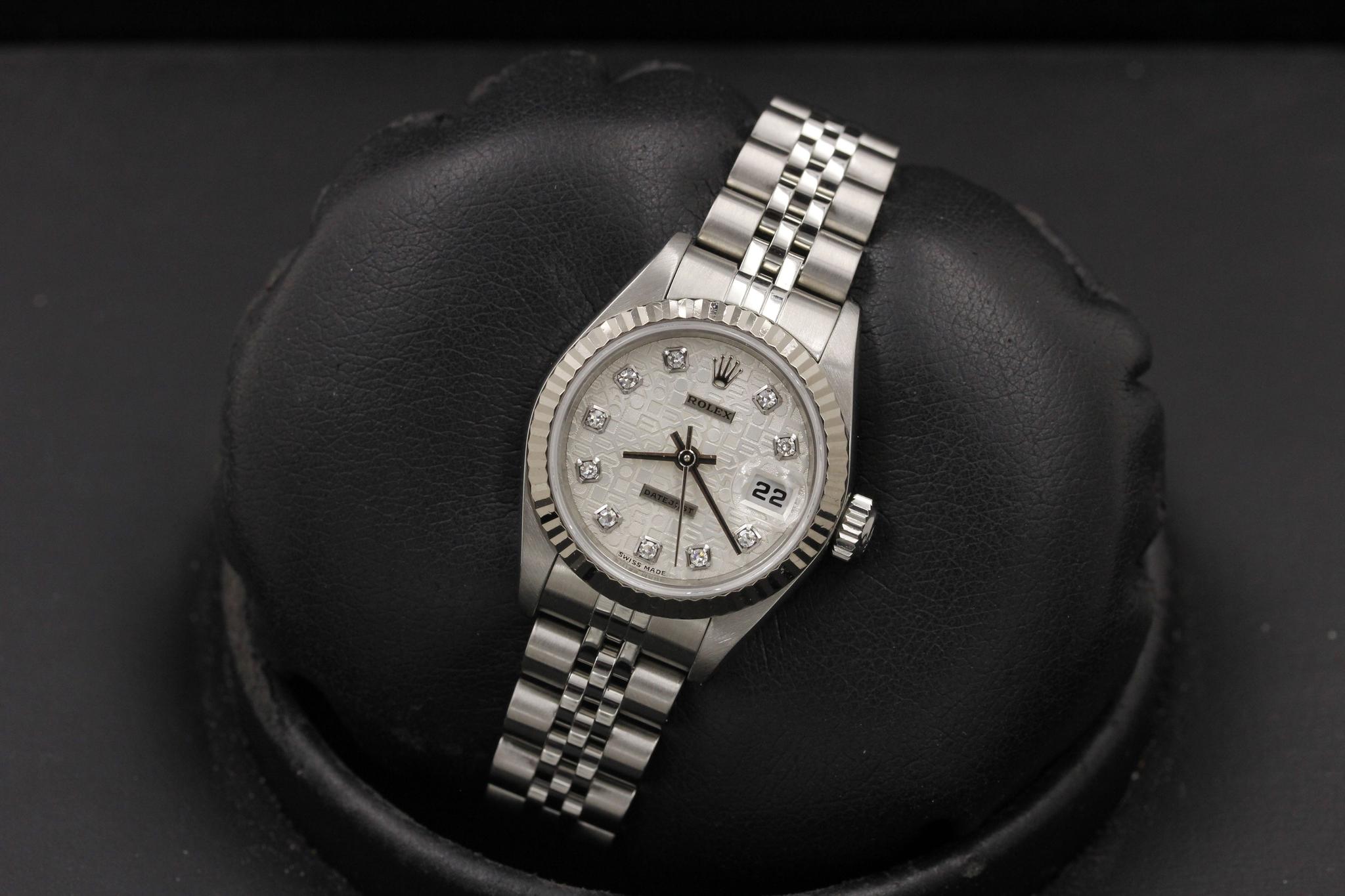 Watch Image 11