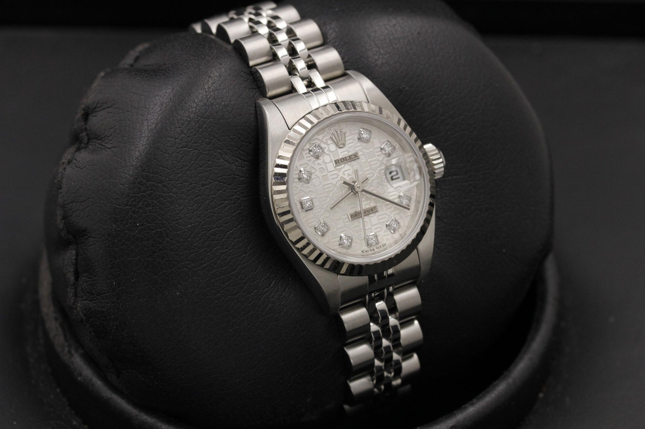 Watch Image 12