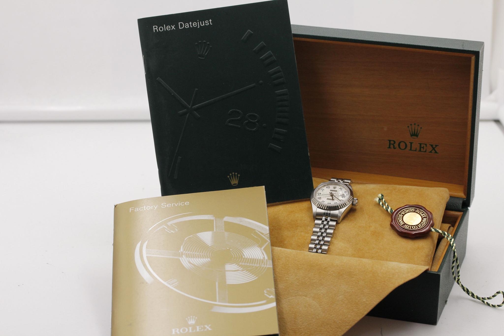 Watch Image 13