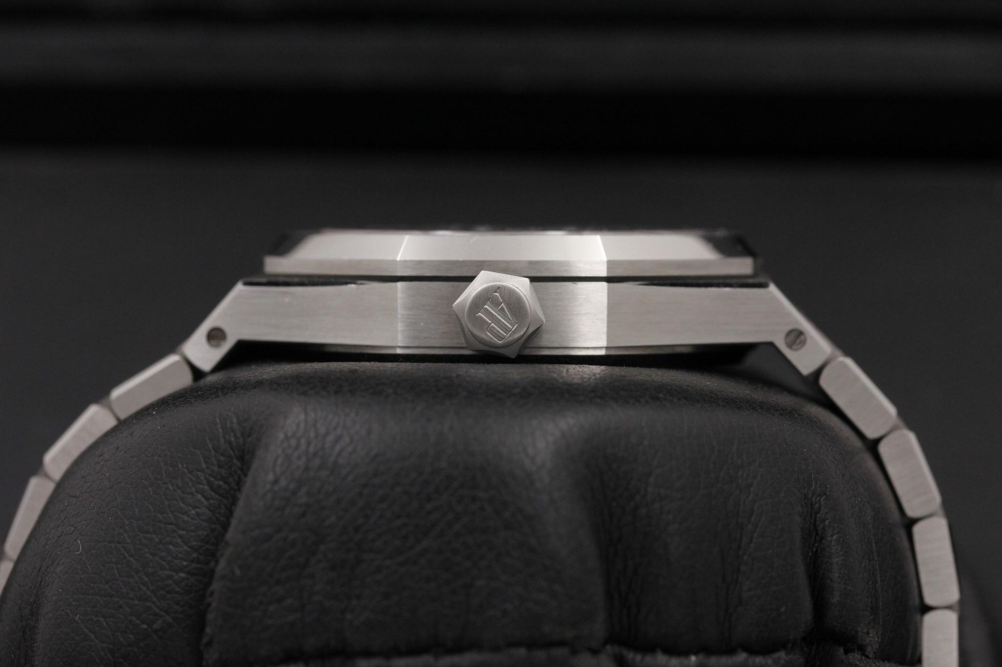 Watch Image 3