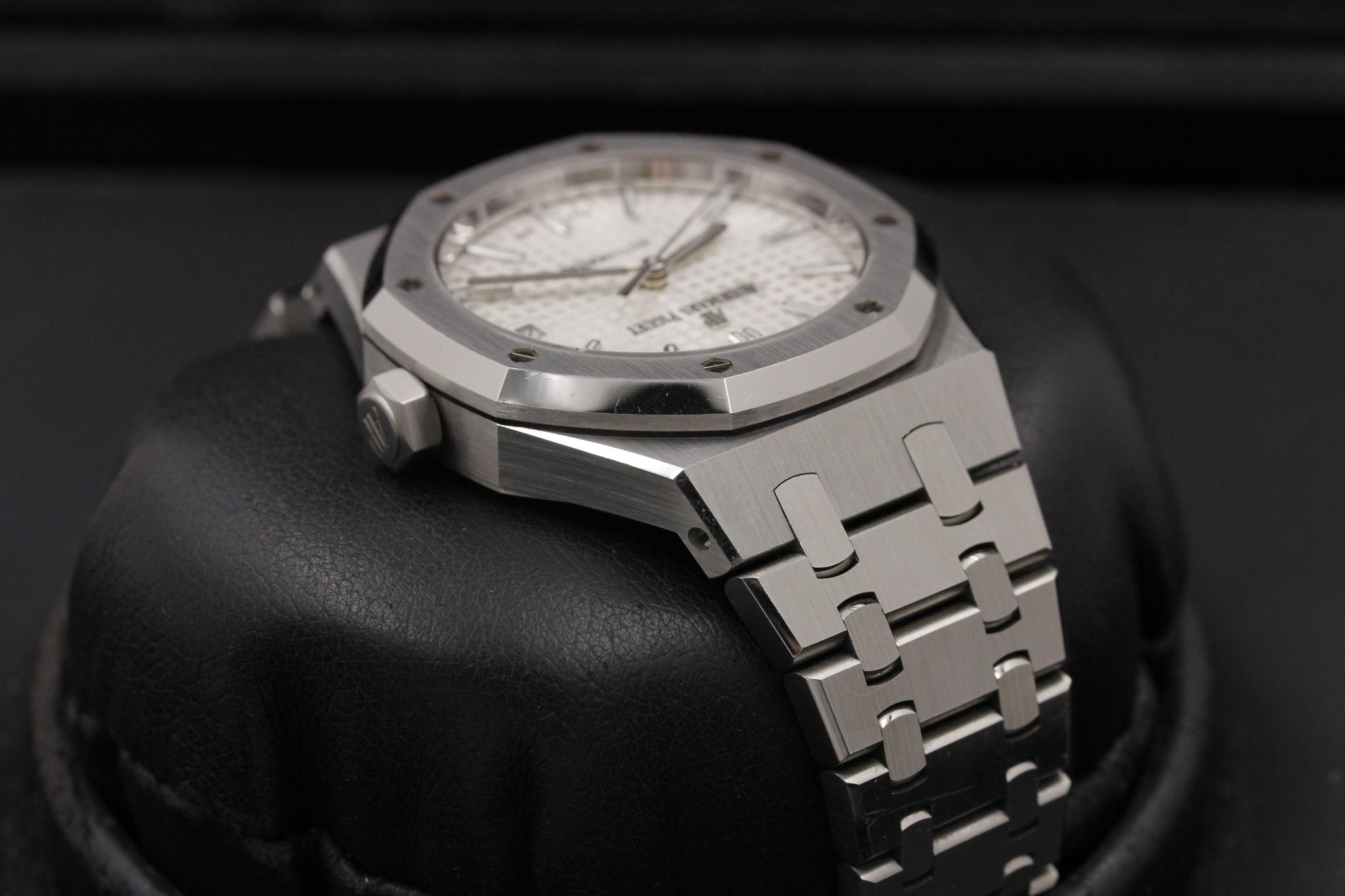 Watch Image 4