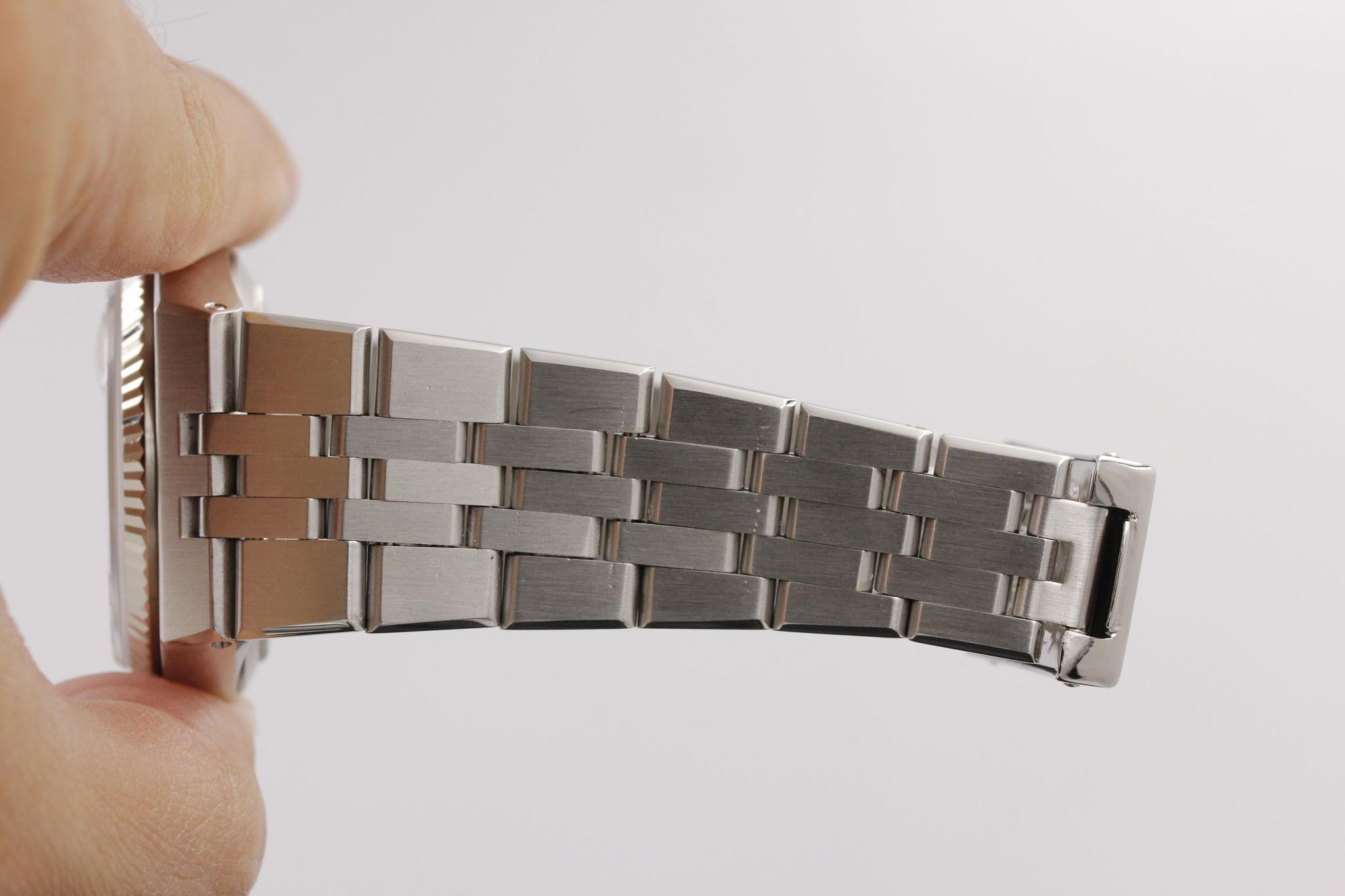 Watch Image 10