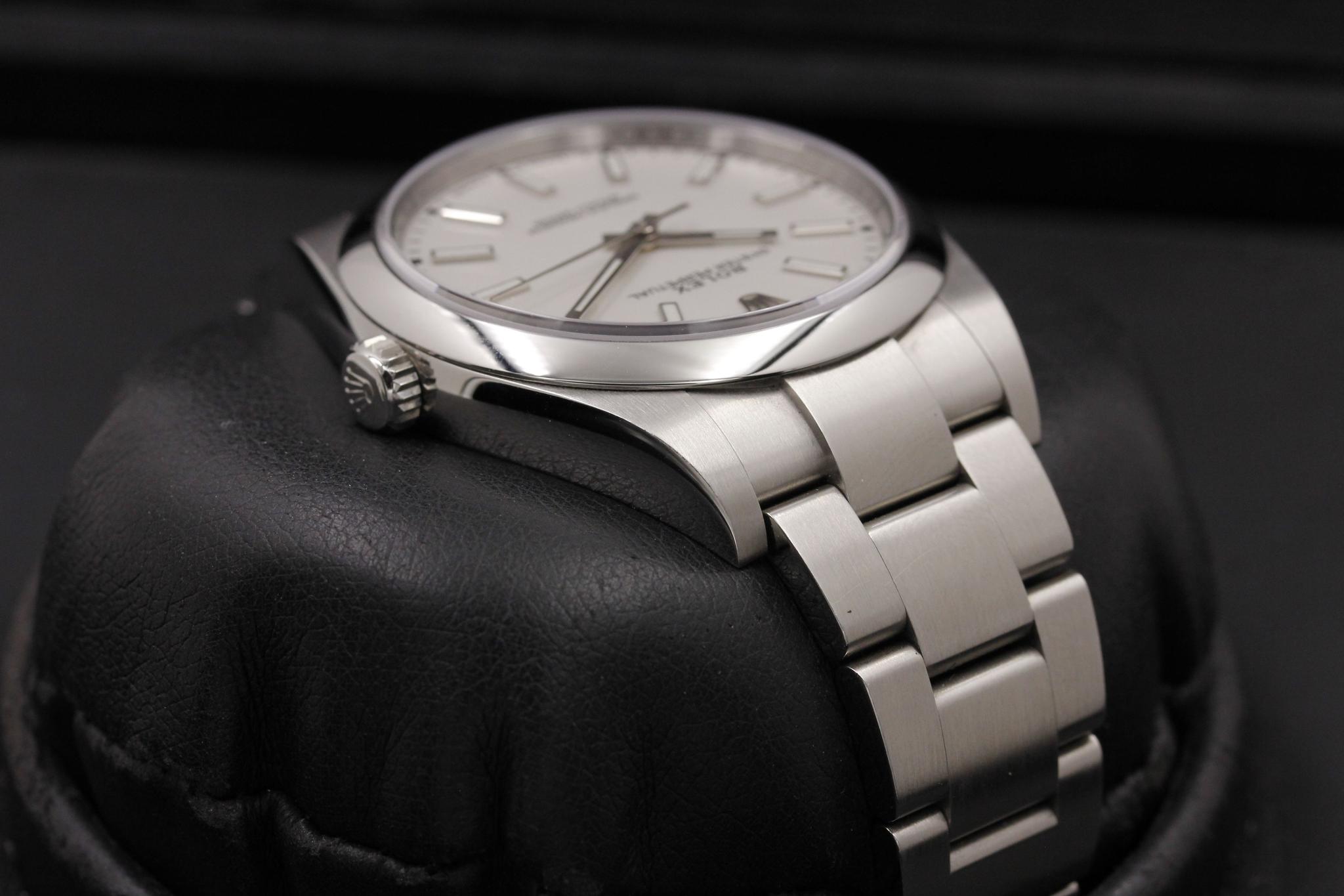 Watch Image 4