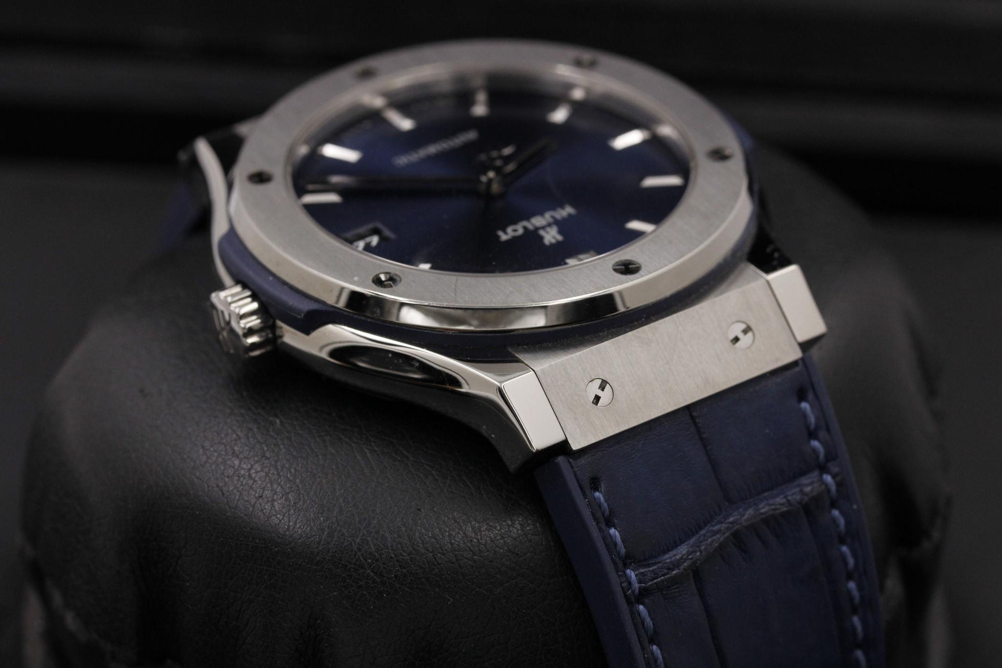 Watch Image 4