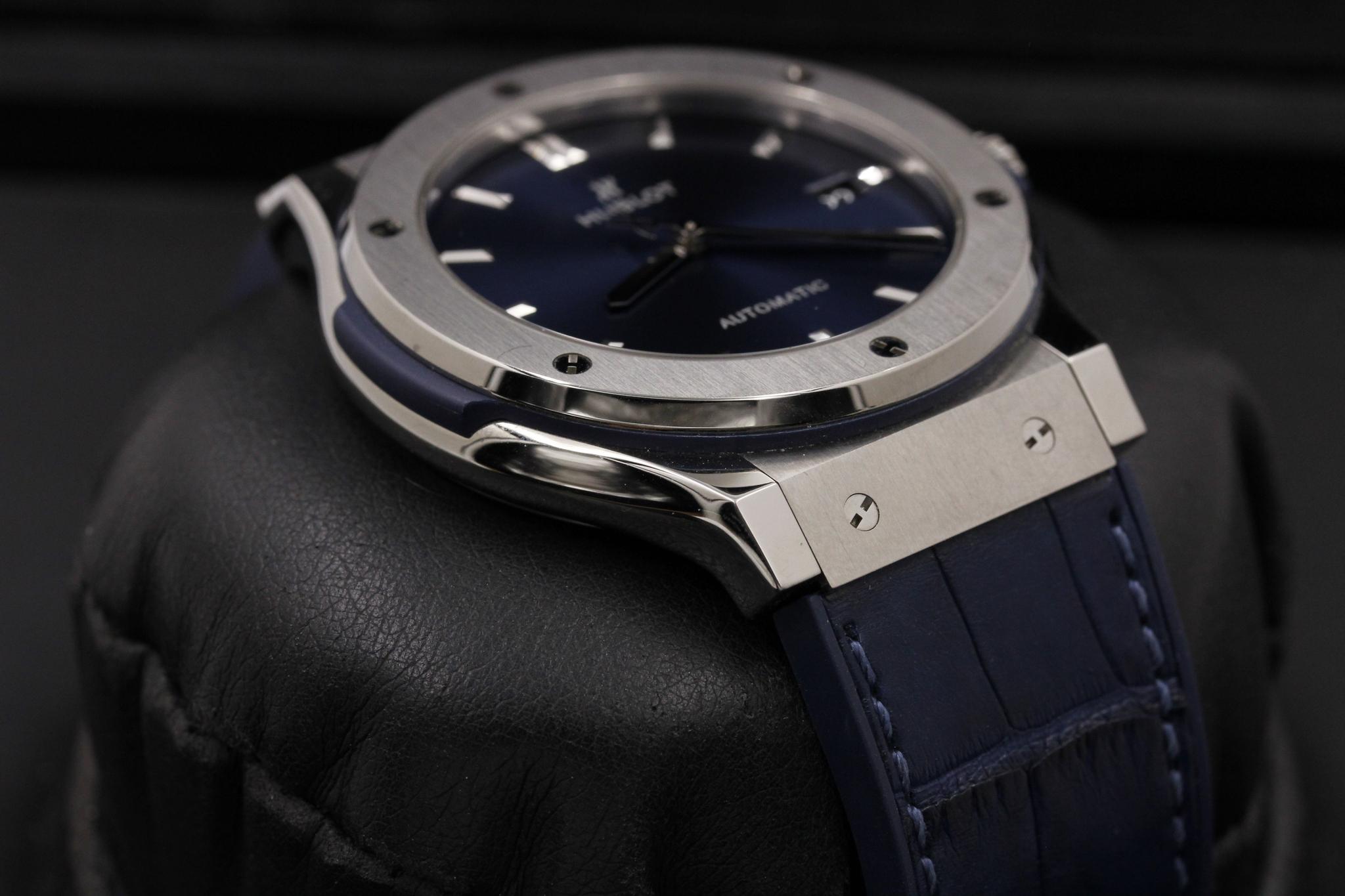 Watch Image 6