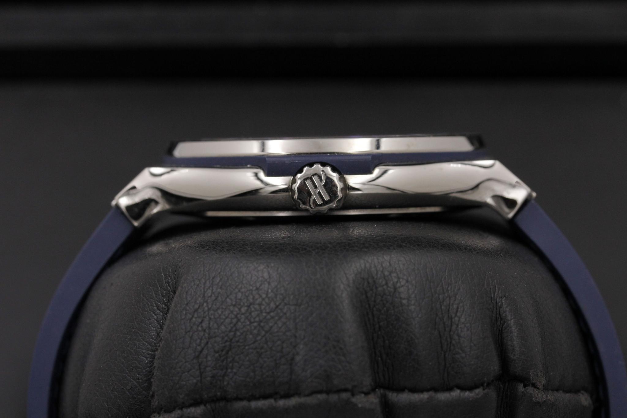 Watch Image 3