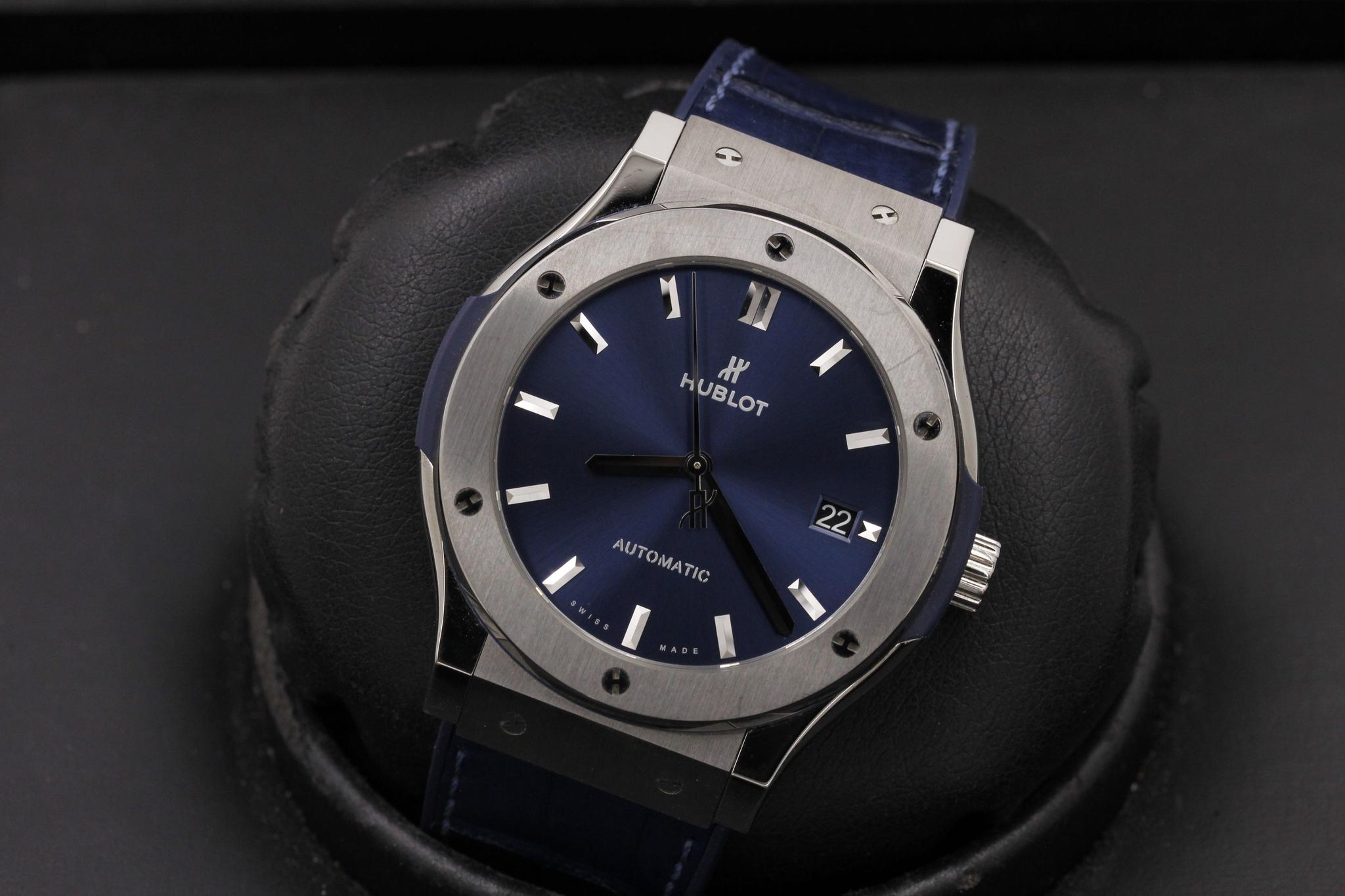 Watch Image 9