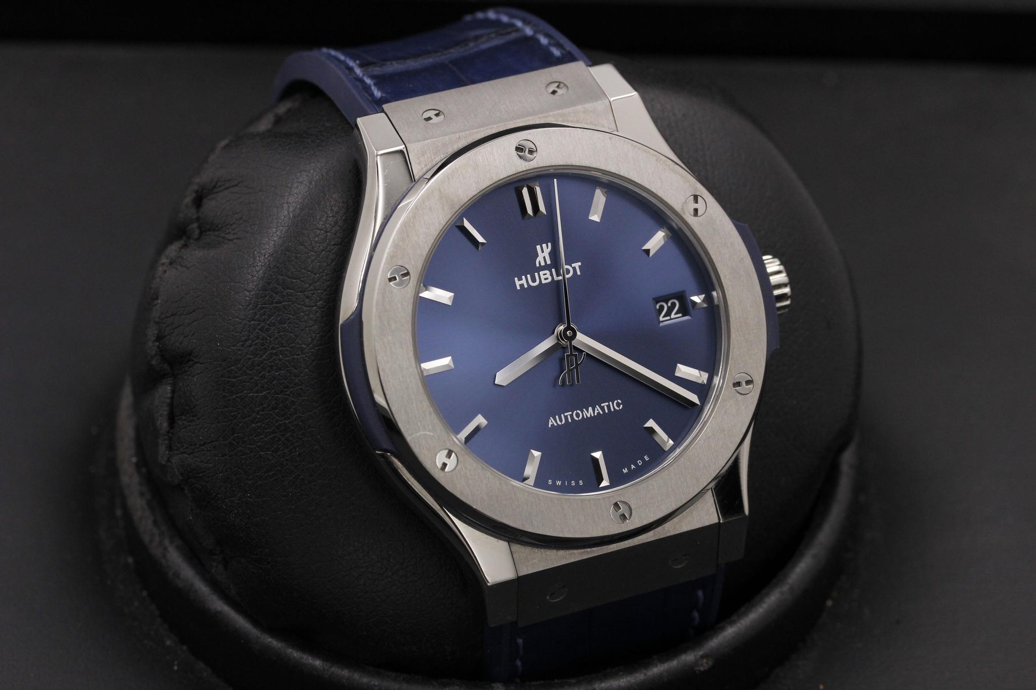 Watch Image 10