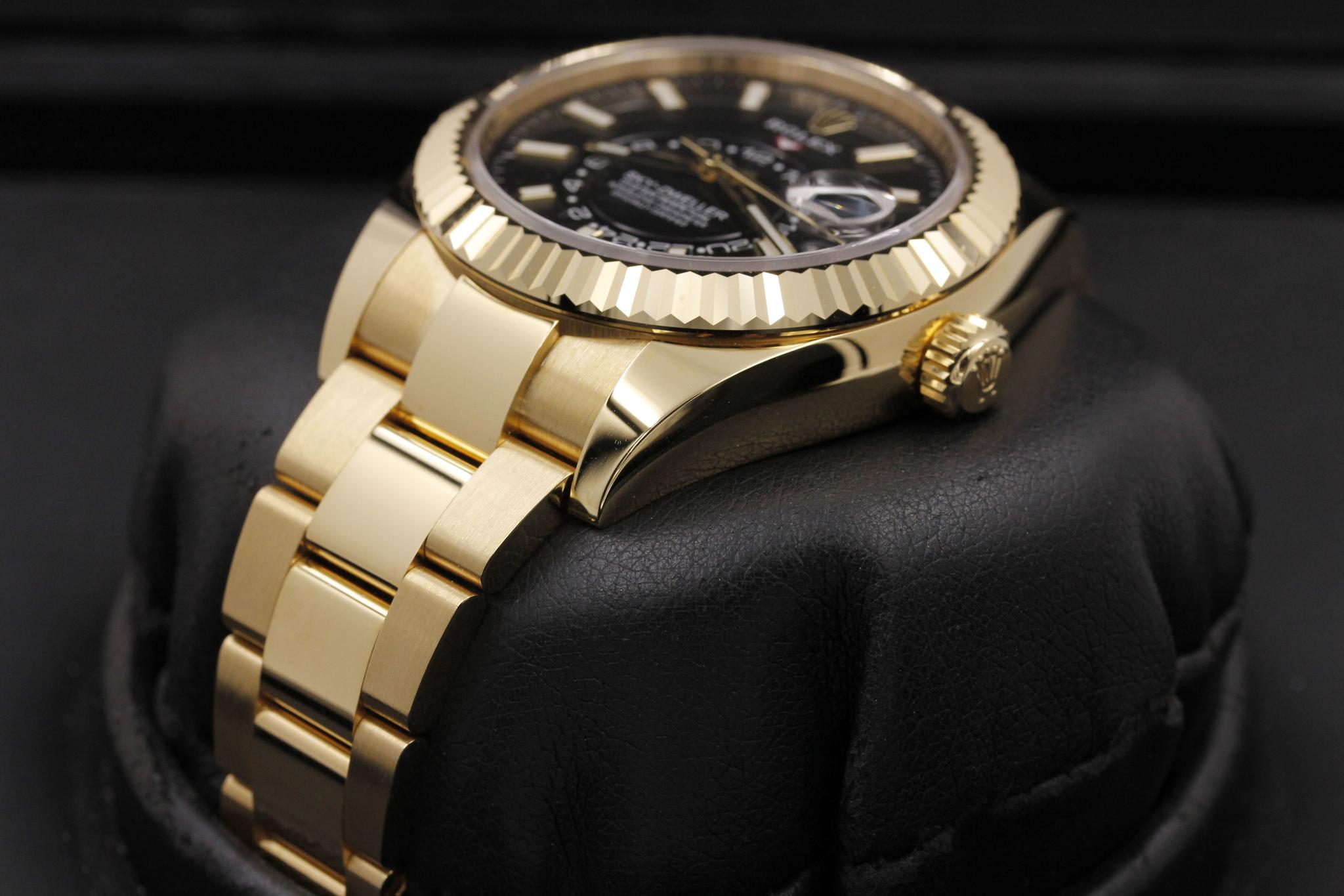 Watch Image 2