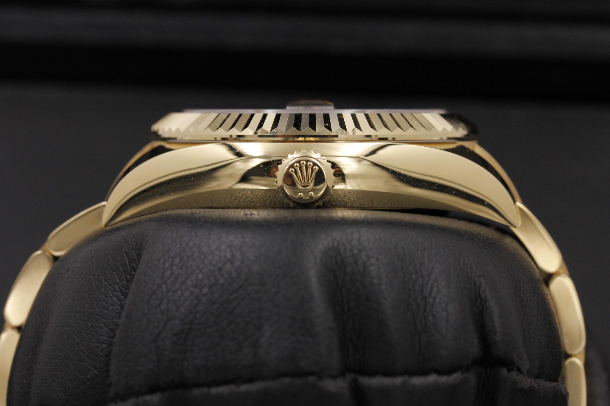 Watch Image 3