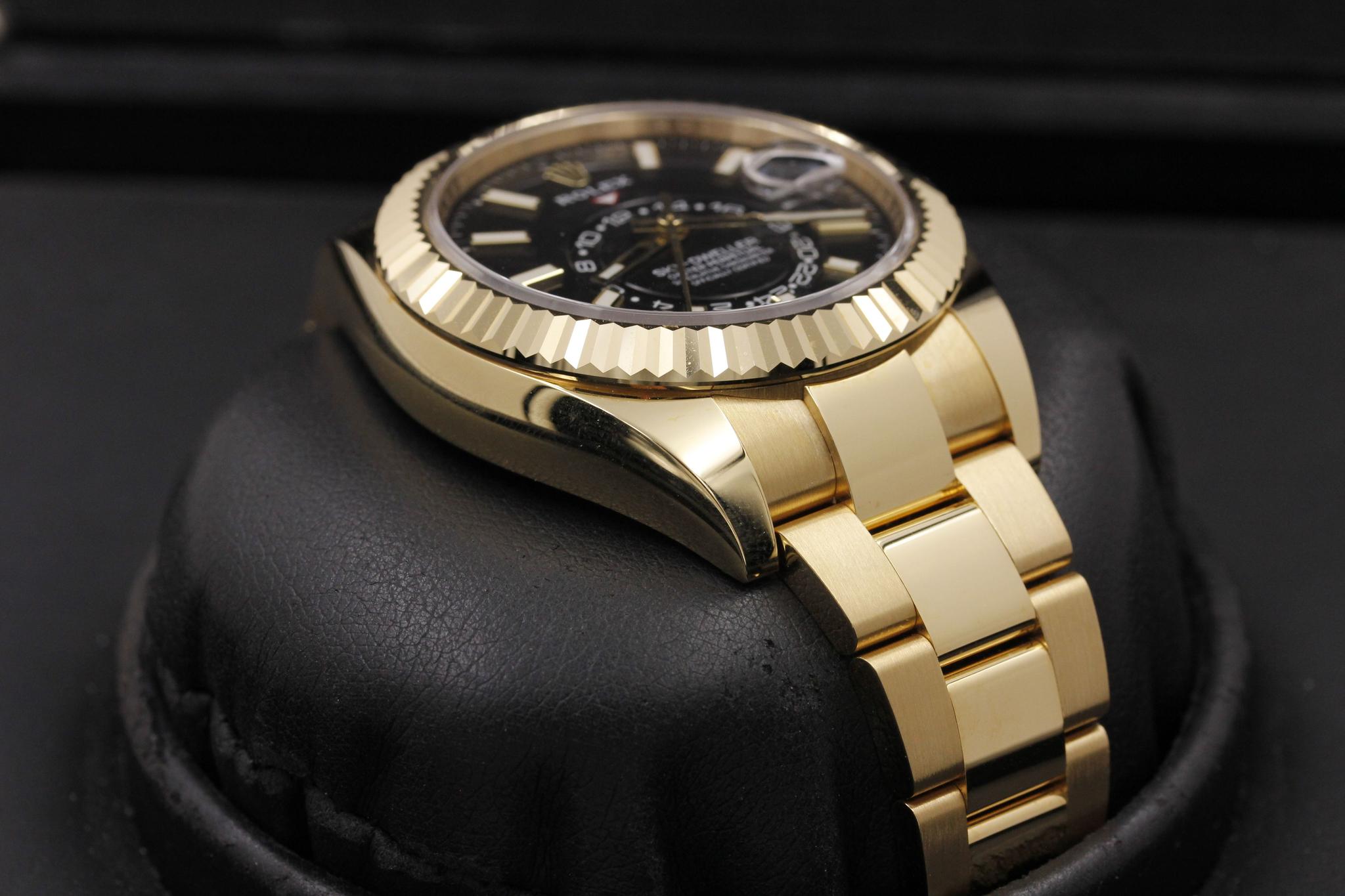 Watch Image 6