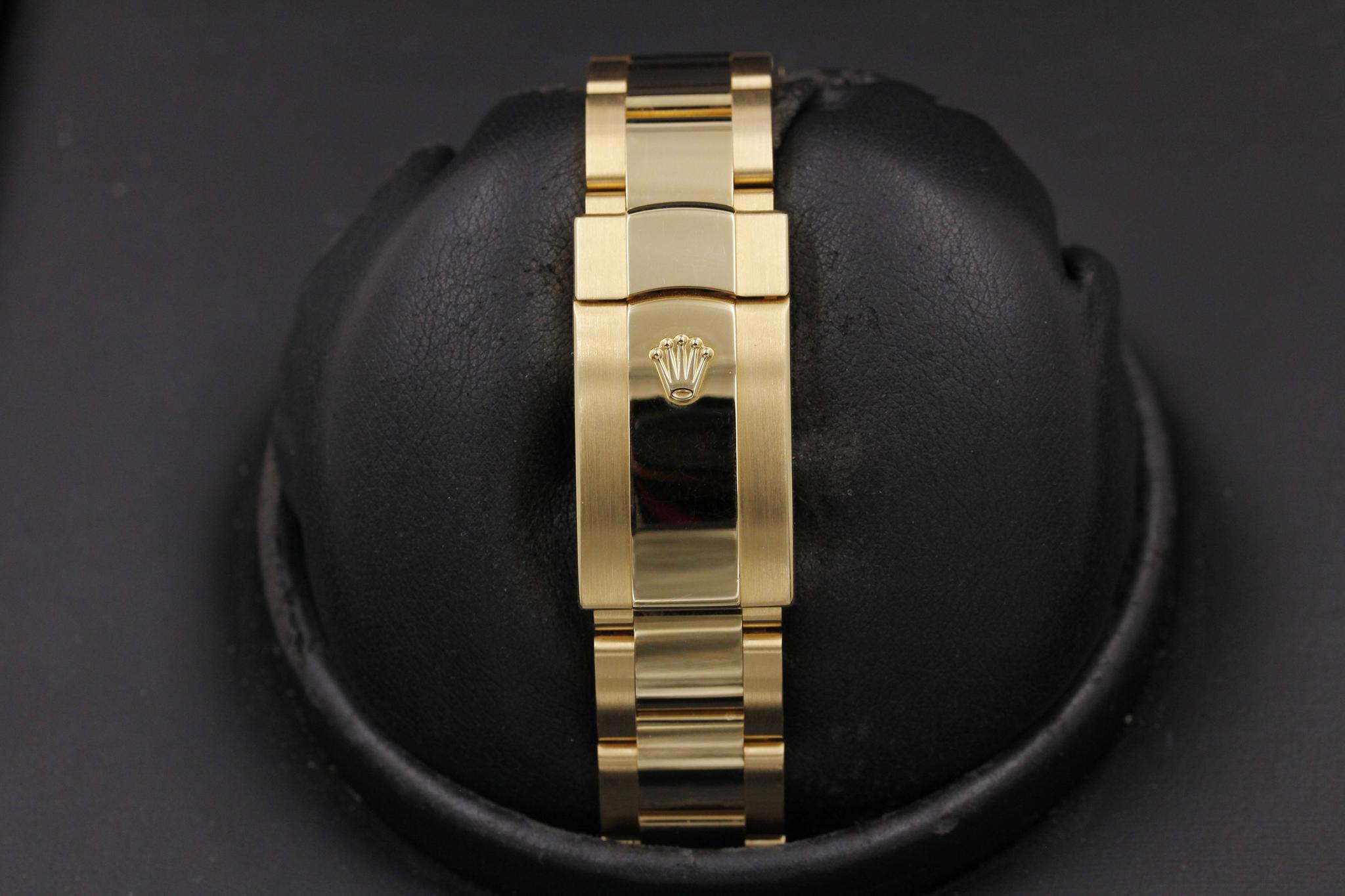 Watch Image 7