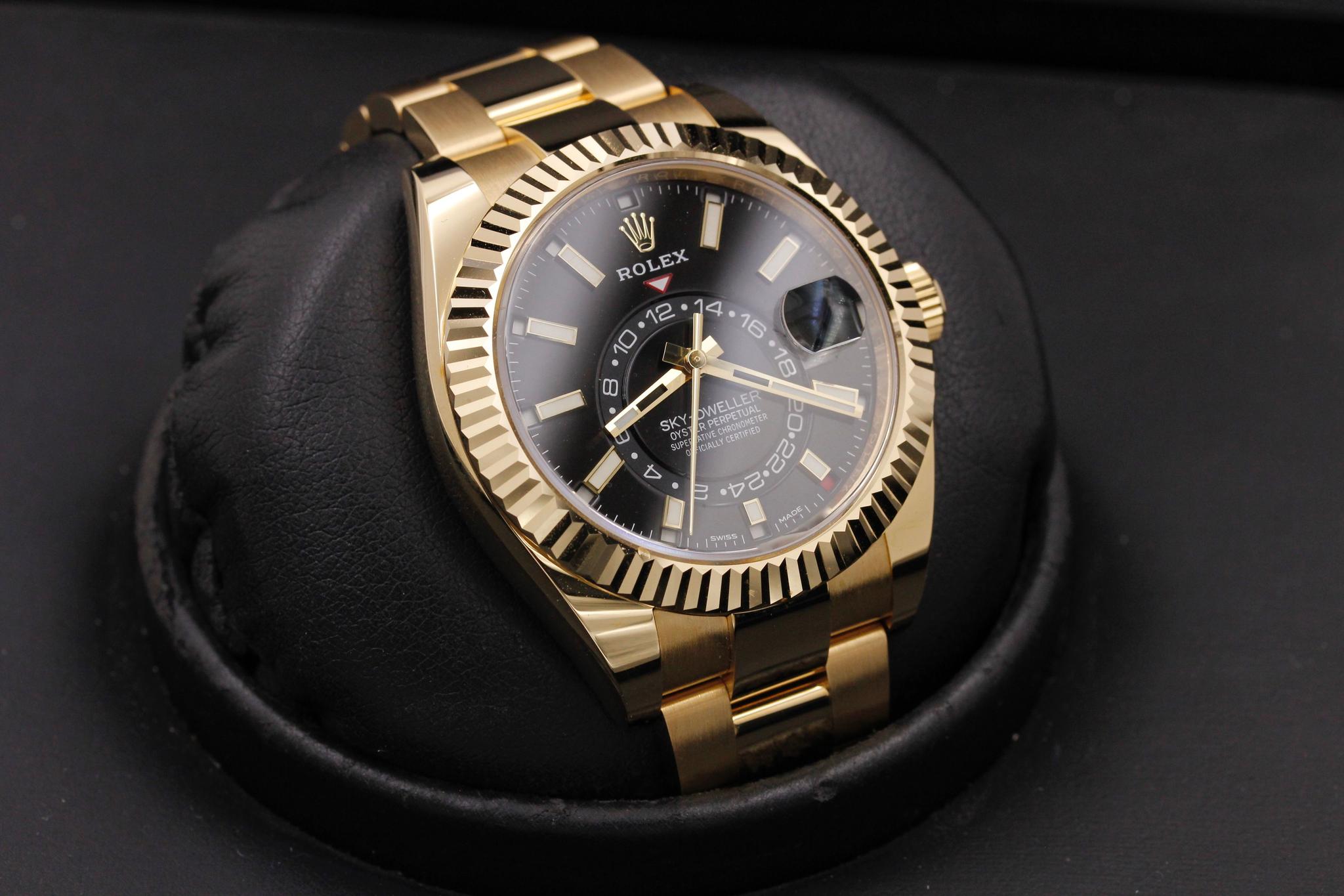 Watch Image 9