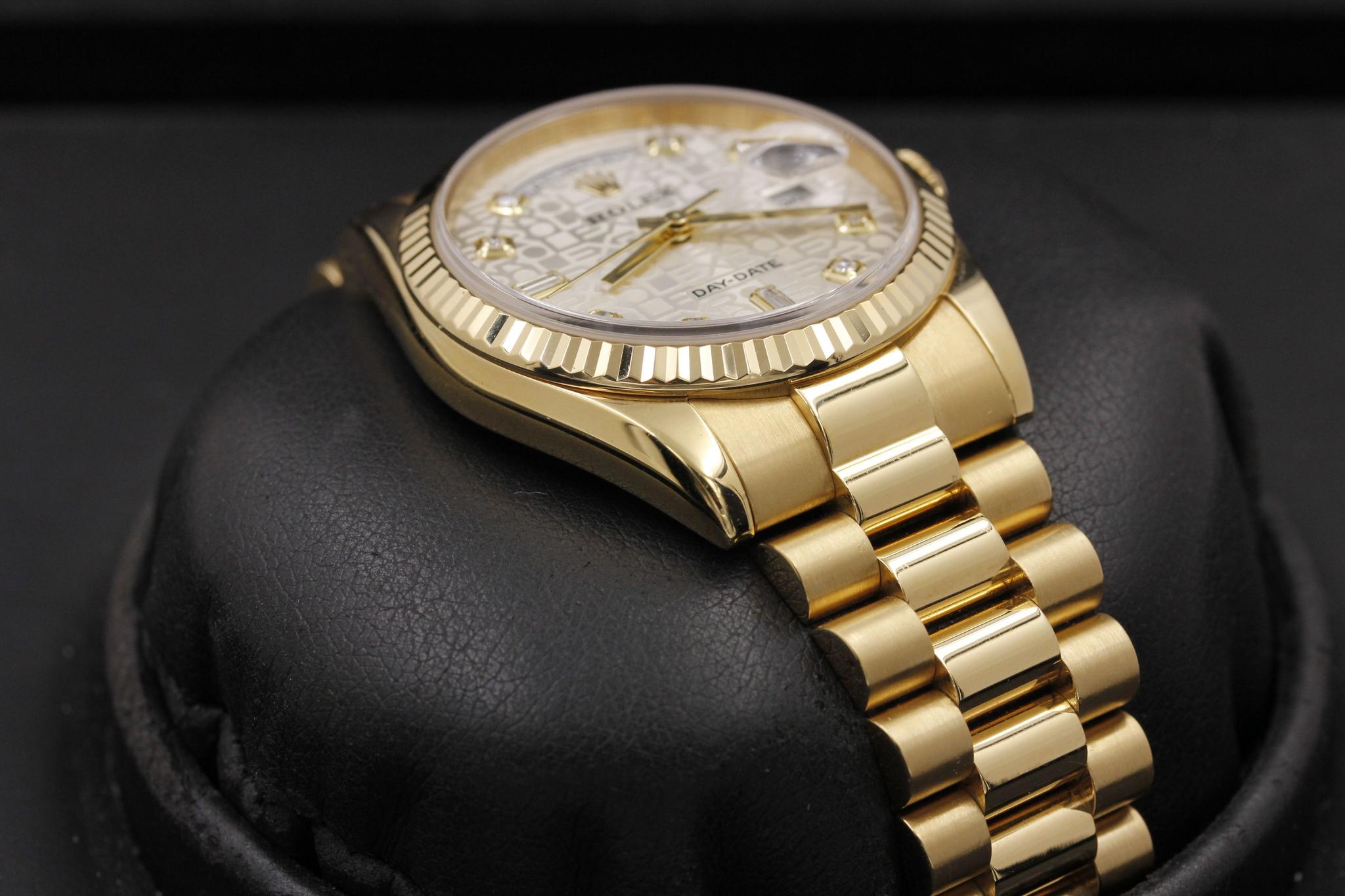Watch Image 5