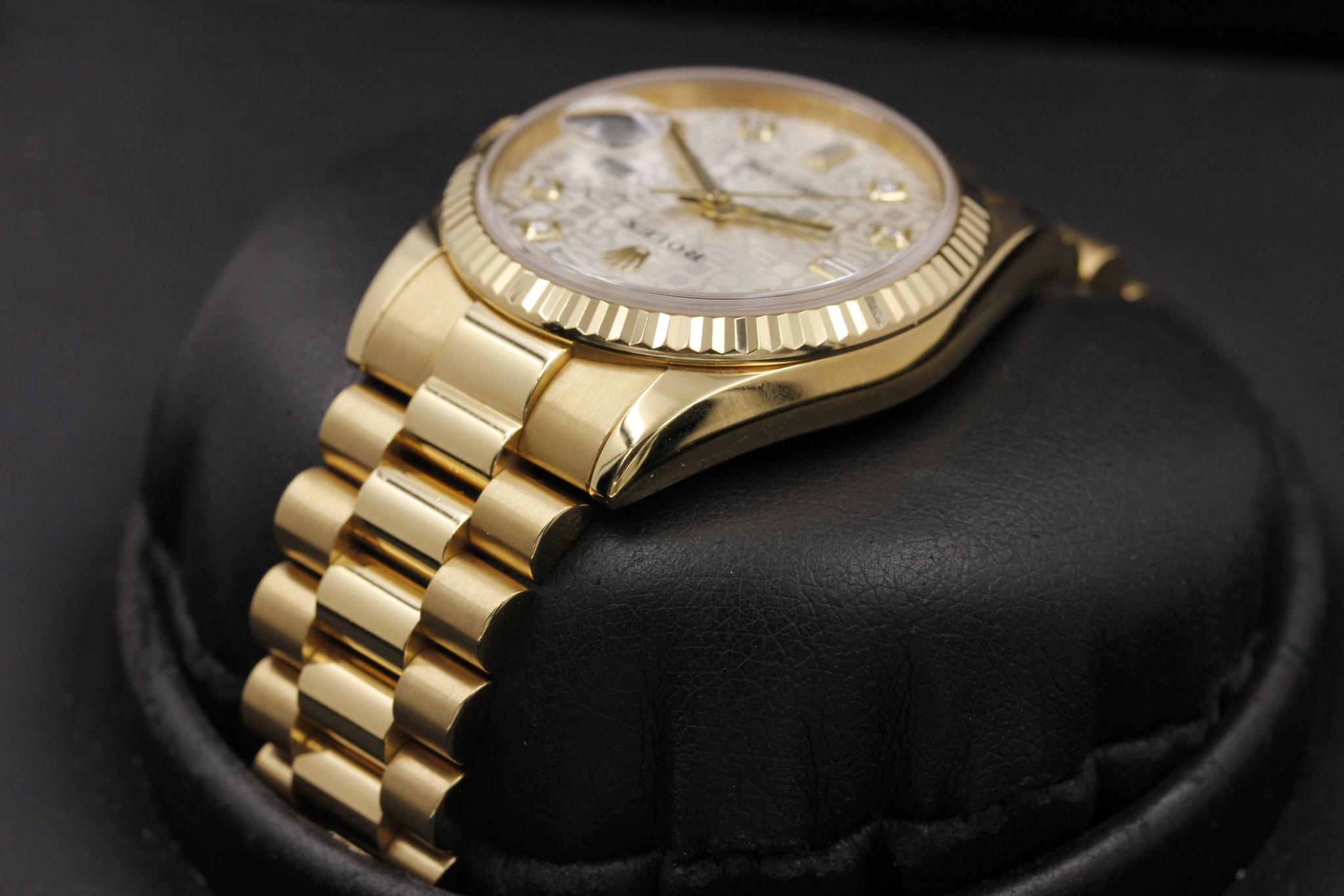 Watch Image 6