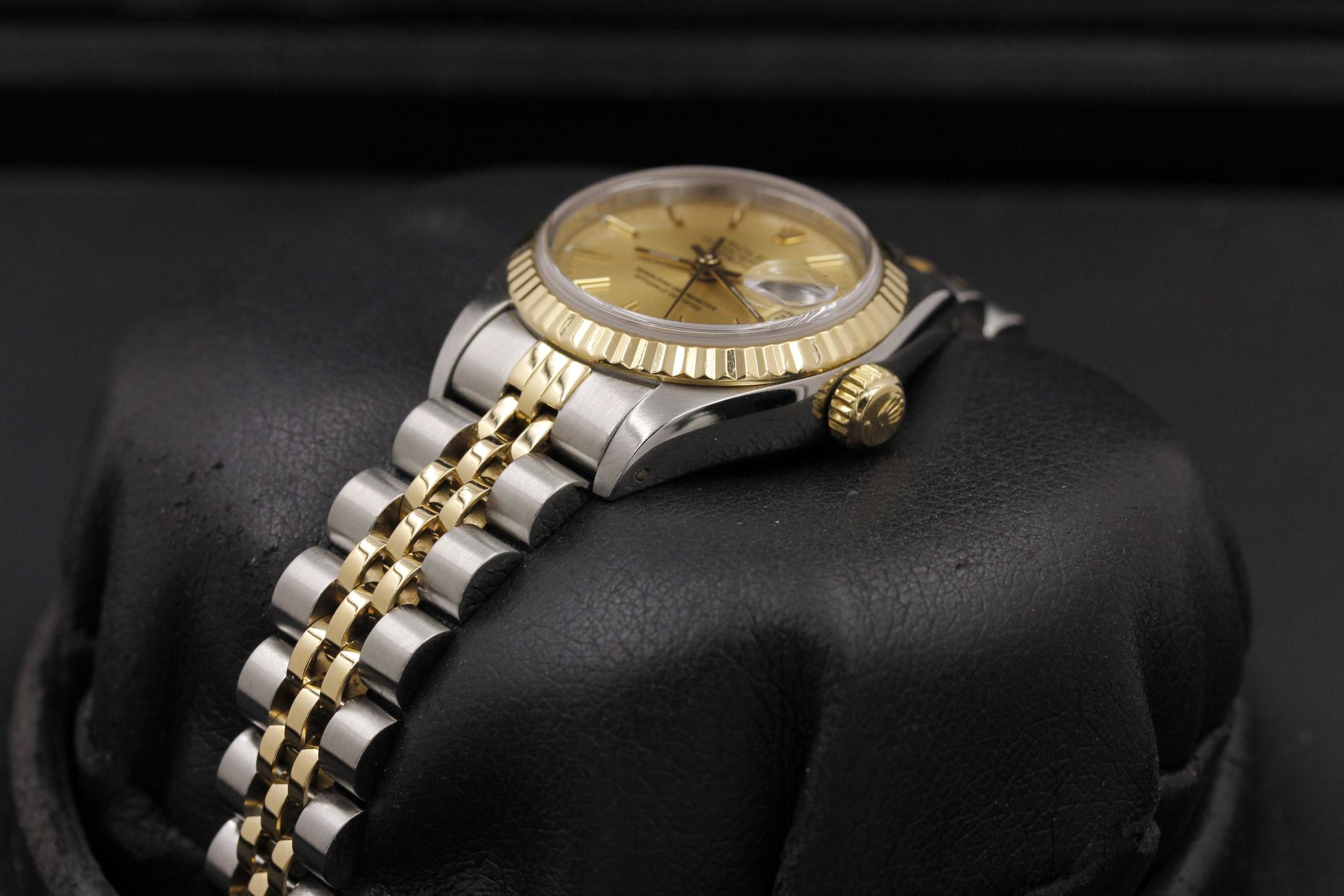 Watch Image 2