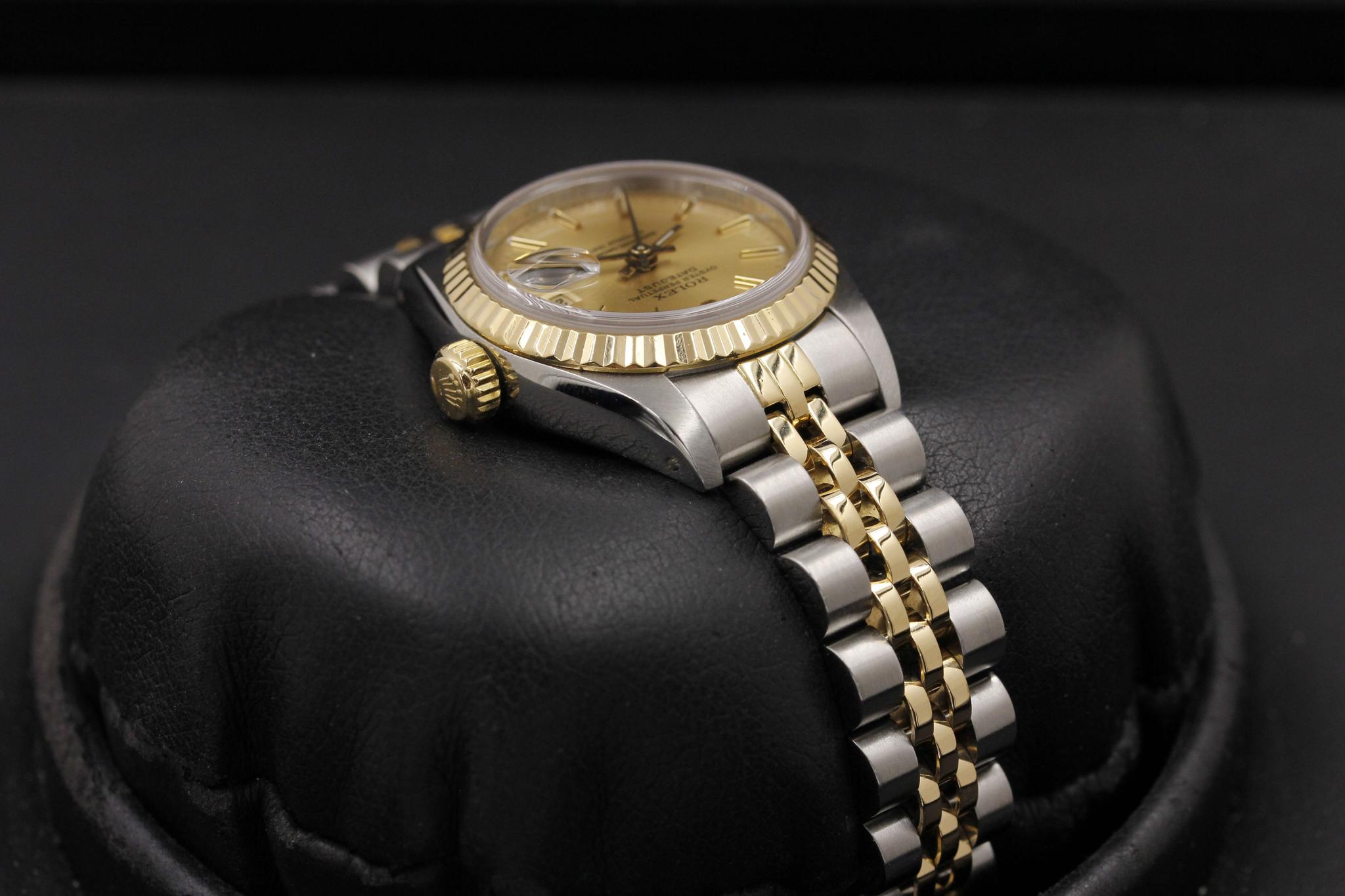 Watch Image 4