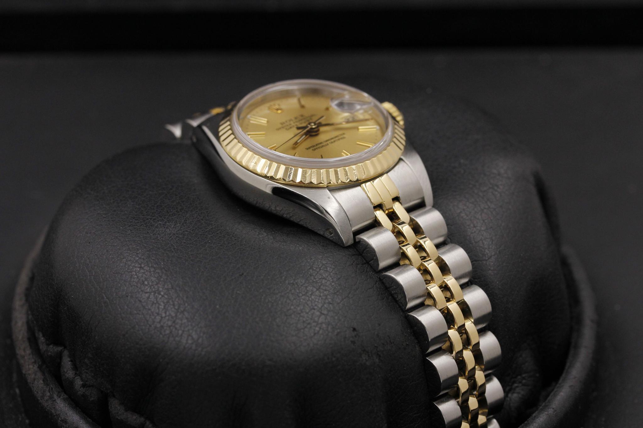 Watch Image 6