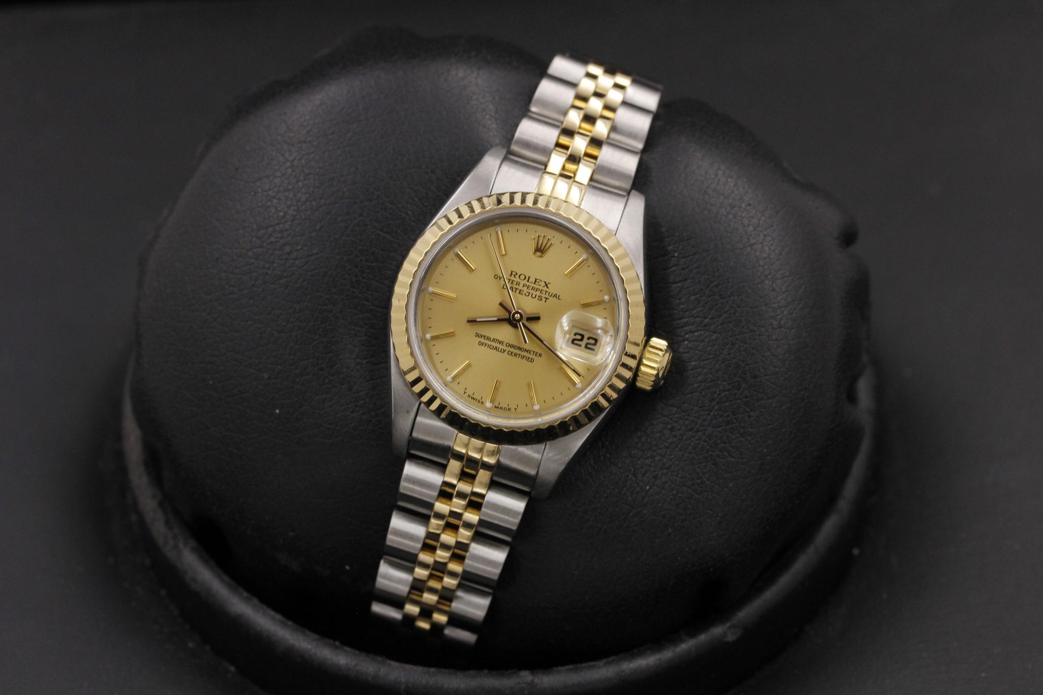 Watch Image 10